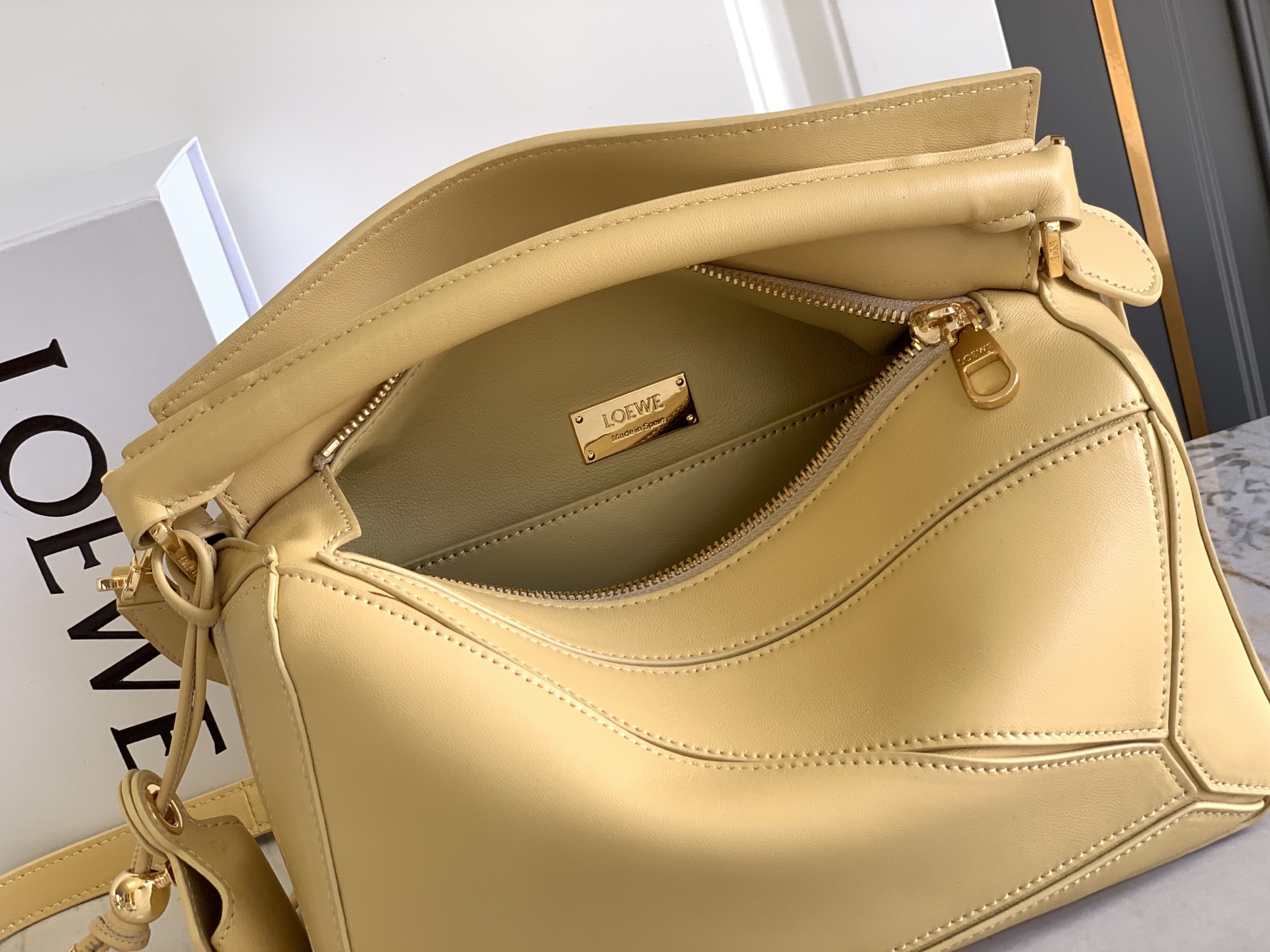 Loewe 25年最新 𝗣𝗨𝗭𝗭𝗟𝗘羊皮