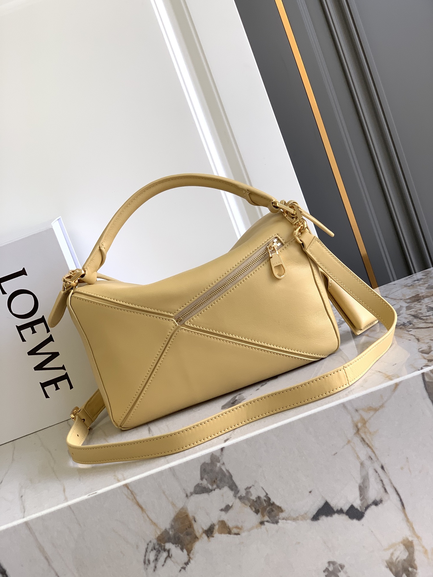 Loewe 25年最新 𝗣𝗨𝗭𝗭𝗟𝗘羊皮