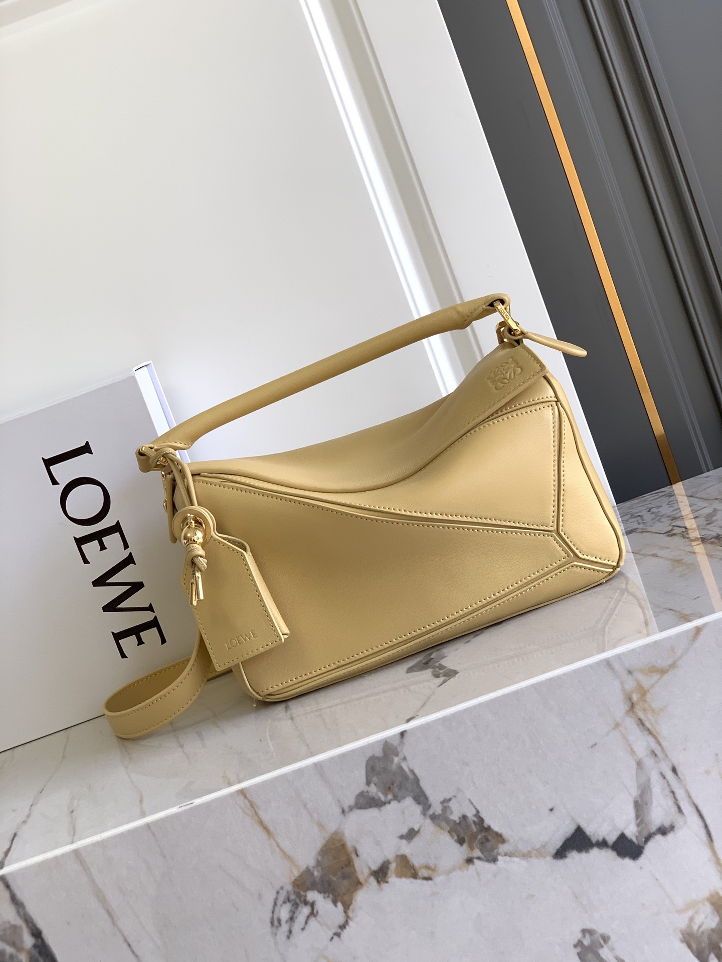 Loewe 25年最新 𝗣𝗨𝗭𝗭𝗟𝗘羊皮
