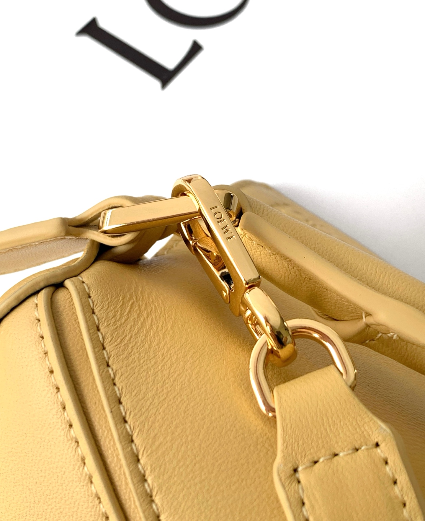 Loewe 25年最新 𝗣𝗨𝗭𝗭𝗟𝗘羊皮