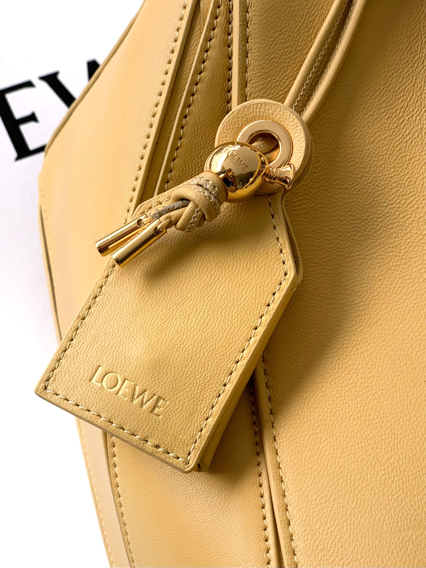 Loewe 25年最新 𝗣𝗨𝗭𝗭𝗟𝗘羊皮