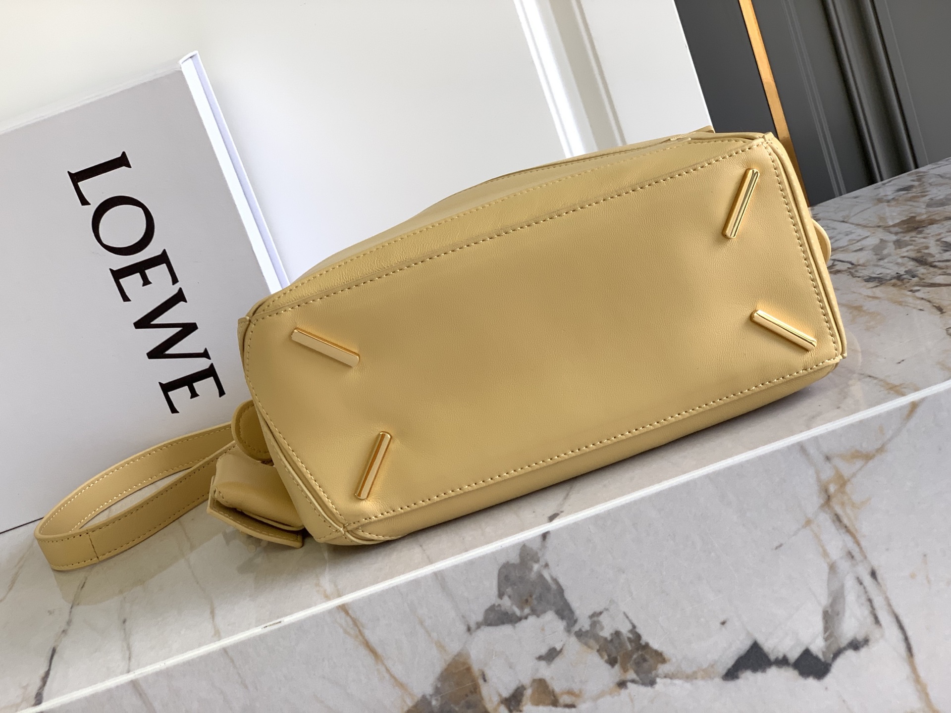 Loewe 25年最新 𝗣𝗨𝗭𝗭𝗟𝗘羊皮