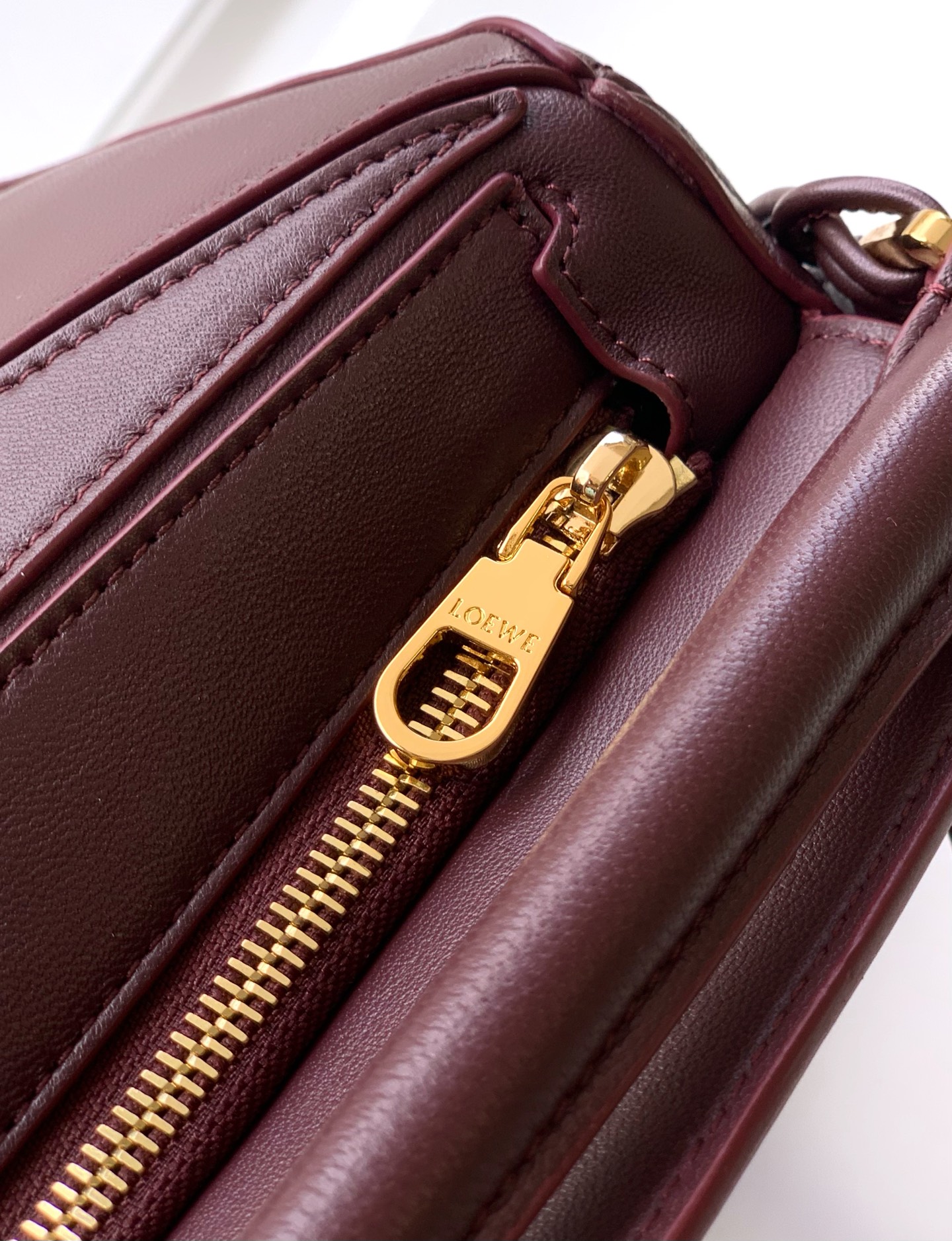 Loewe 25年最新 𝗣𝗨𝗭𝗭𝗟𝗘羊皮