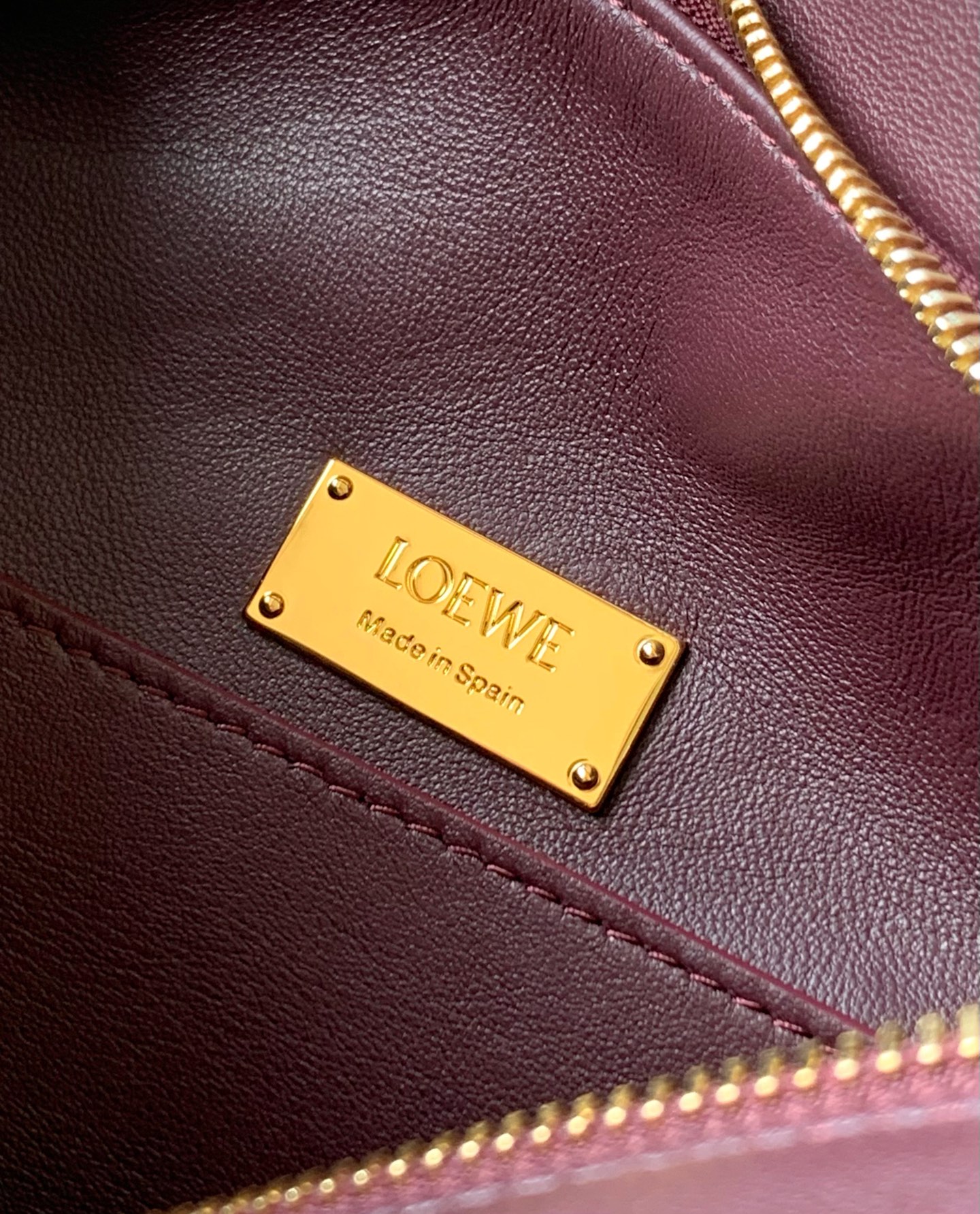 Loewe 25年最新 𝗣𝗨𝗭𝗭𝗟𝗘羊皮