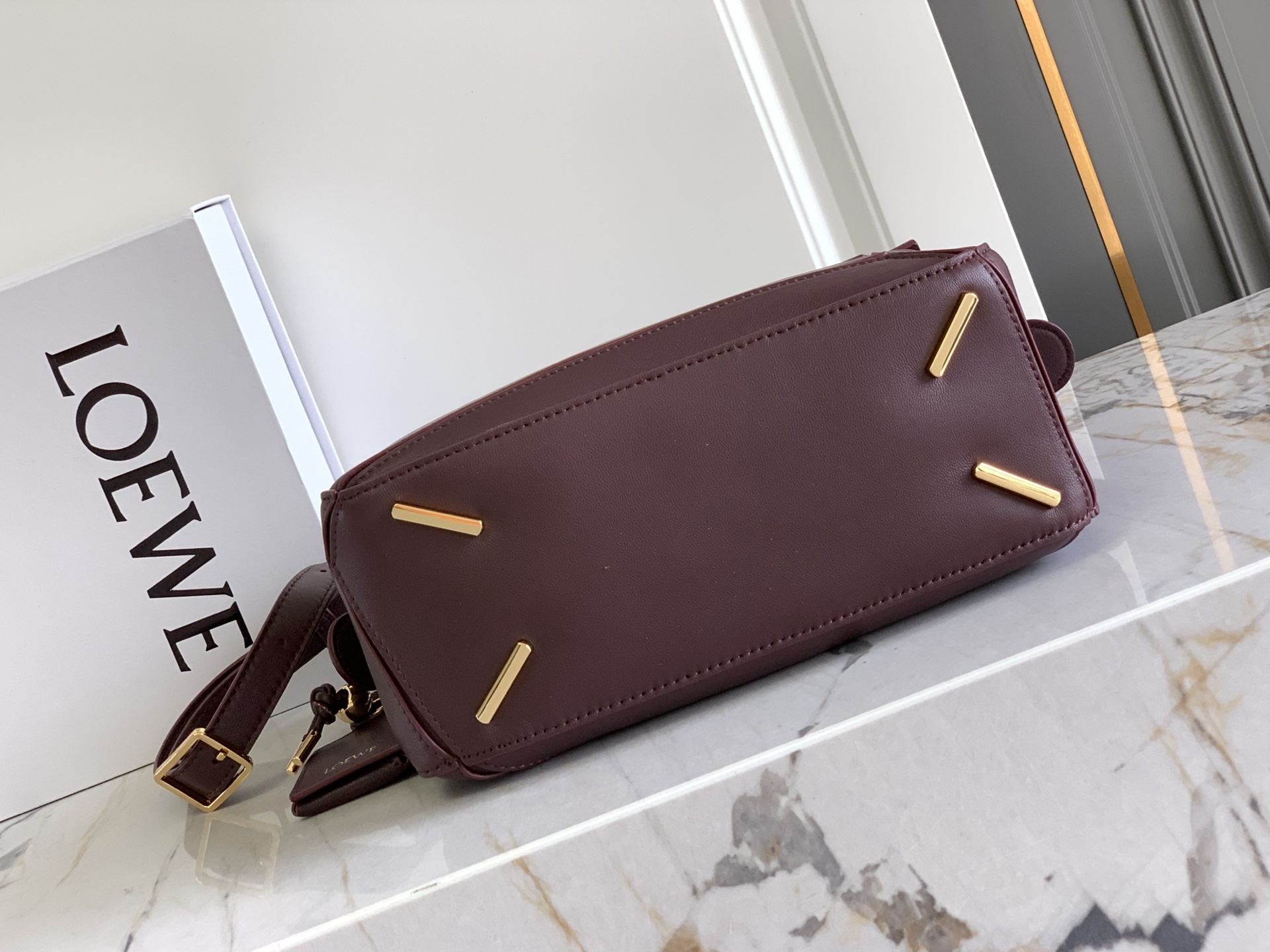Loewe 25年最新 𝗣𝗨𝗭𝗭𝗟𝗘羊皮