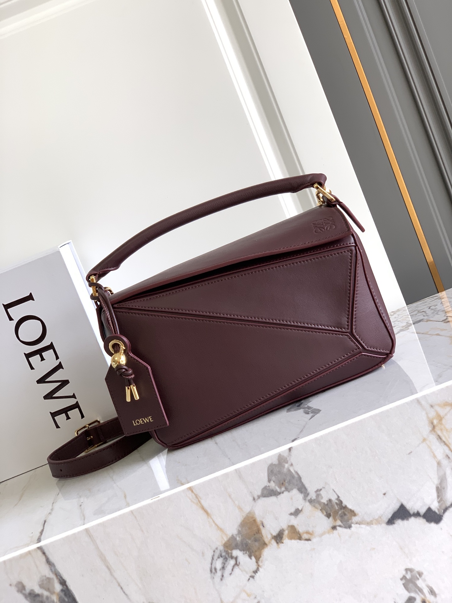 Loewe 25年最新 𝗣𝗨𝗭𝗭𝗟𝗘羊皮
