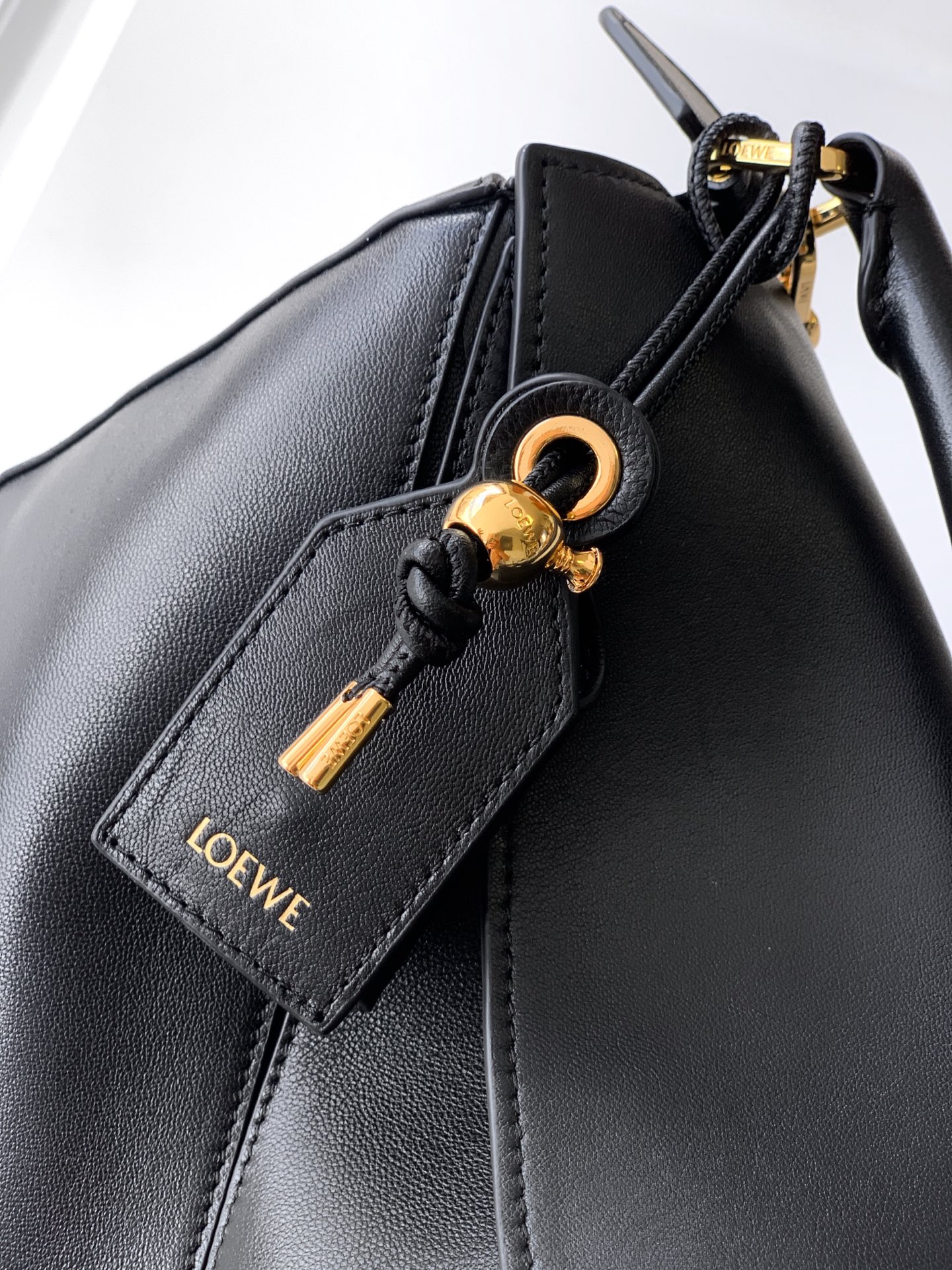 Loewe 25年最新 𝗣𝗨𝗭𝗭𝗟𝗘羊皮