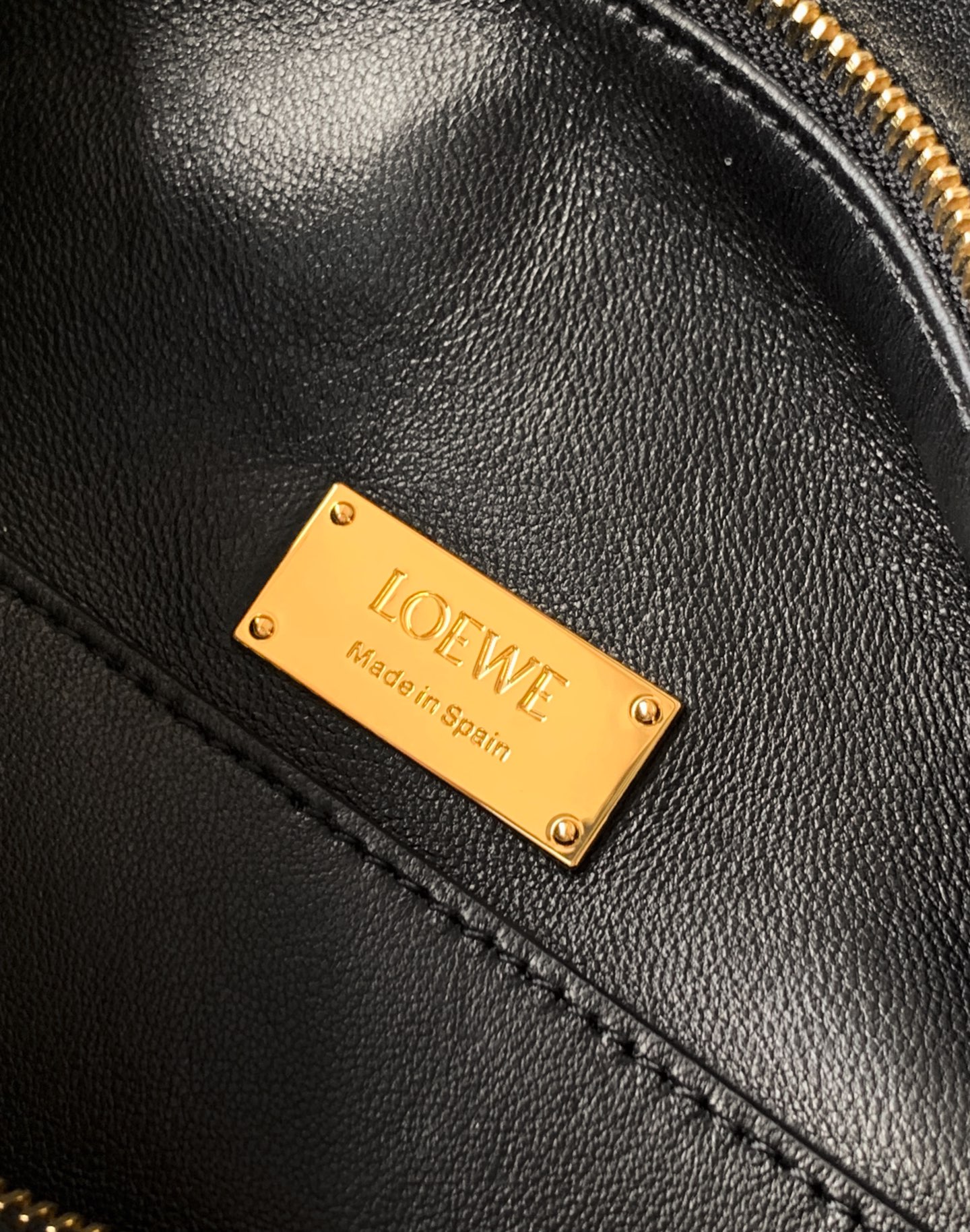 Loewe 25年最新 𝗣𝗨𝗭𝗭𝗟𝗘羊皮