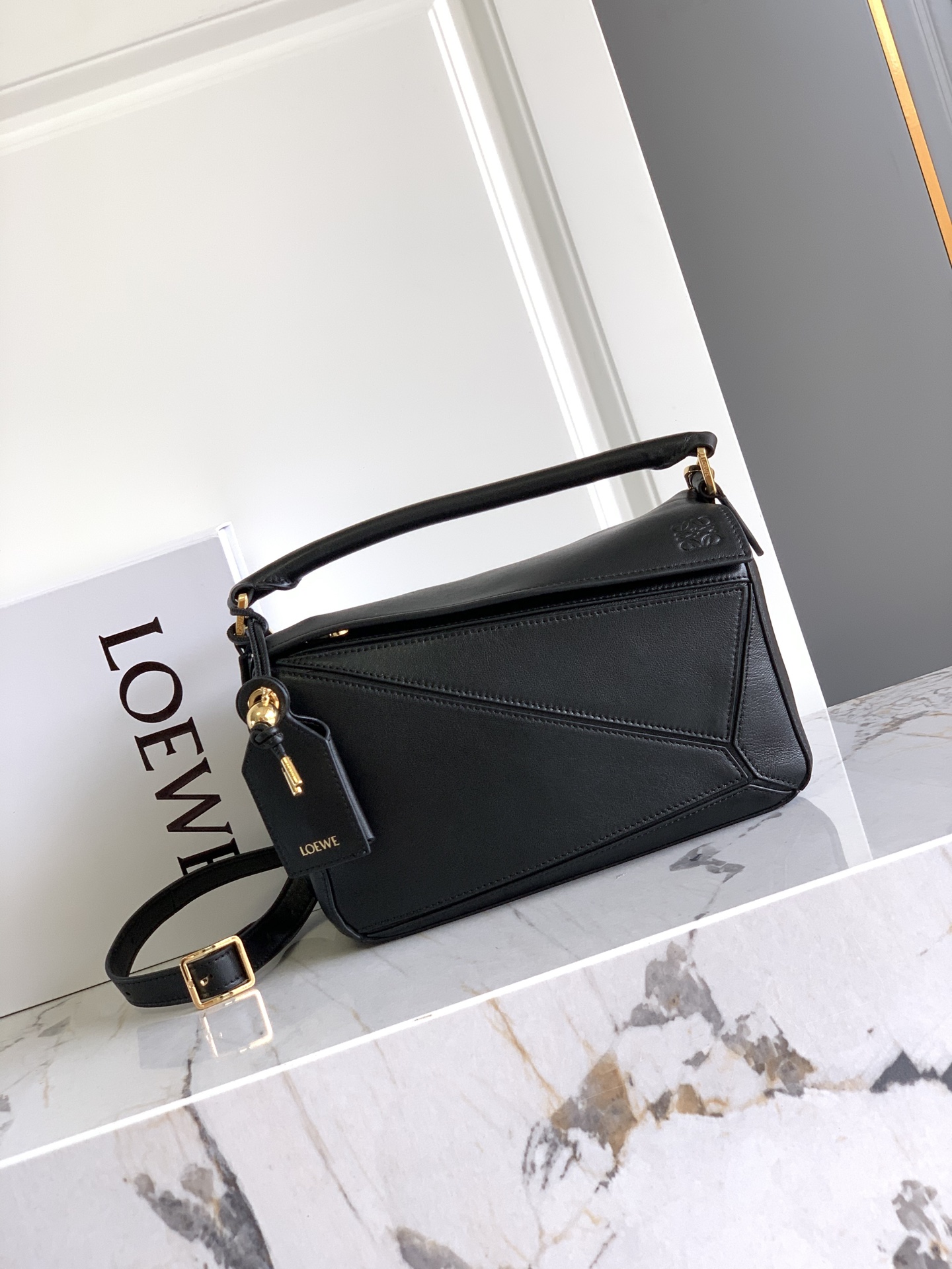 Loewe 25年最新 𝗣𝗨𝗭𝗭𝗟𝗘羊皮