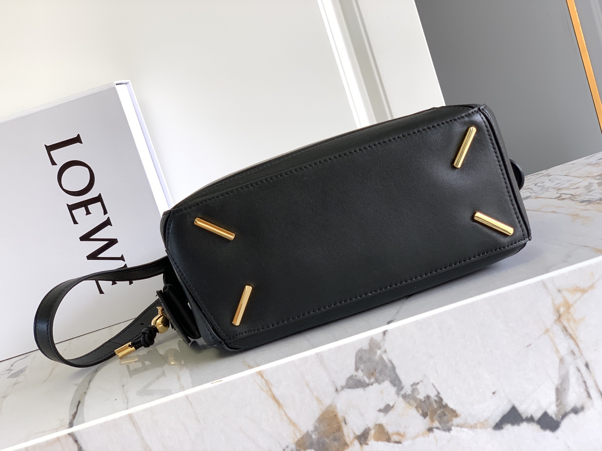 Loewe 25年最新 𝗣𝗨𝗭𝗭𝗟𝗘羊皮