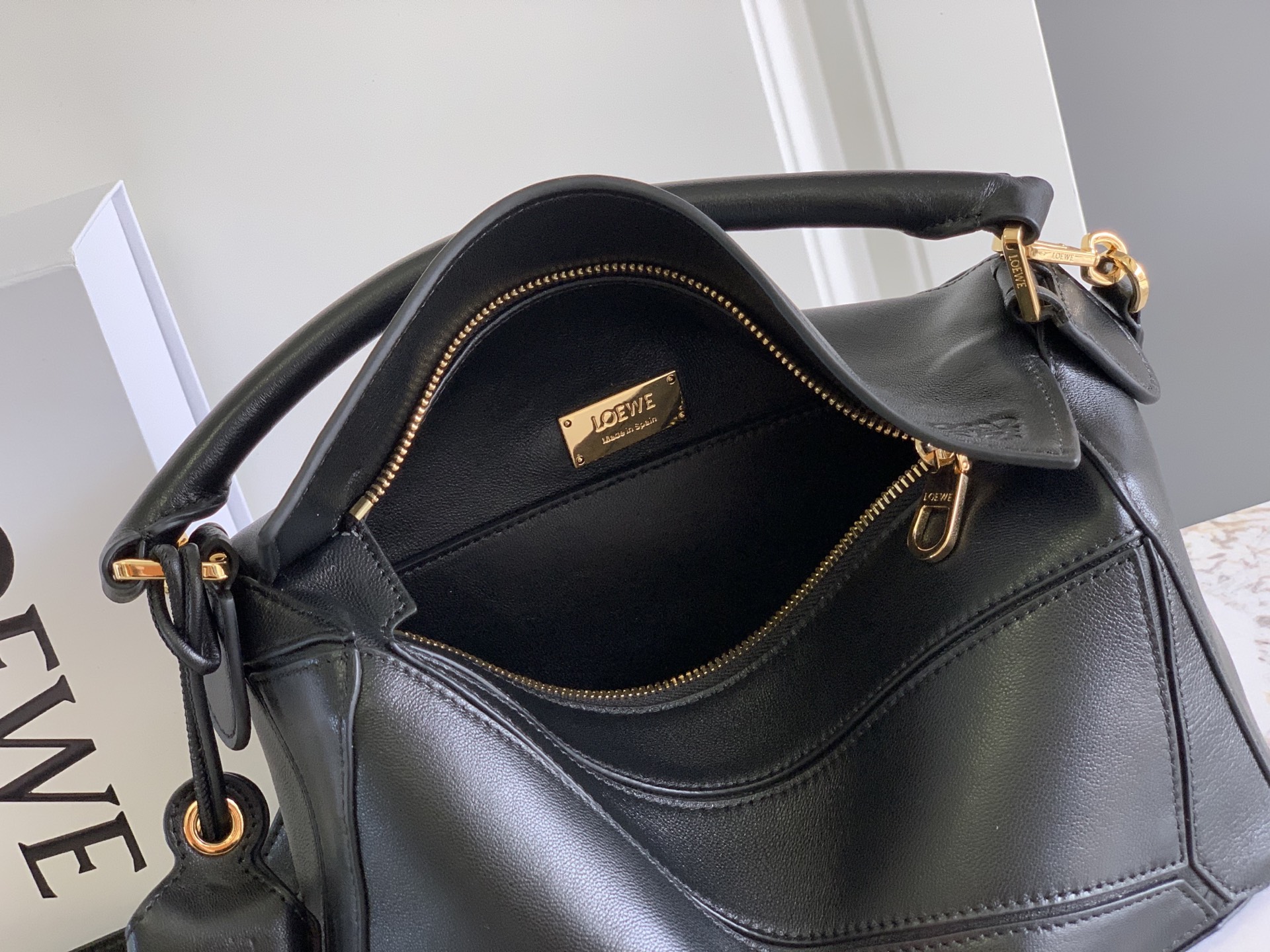 Loewe 25年最新 𝗣𝗨𝗭𝗭𝗟𝗘羊皮