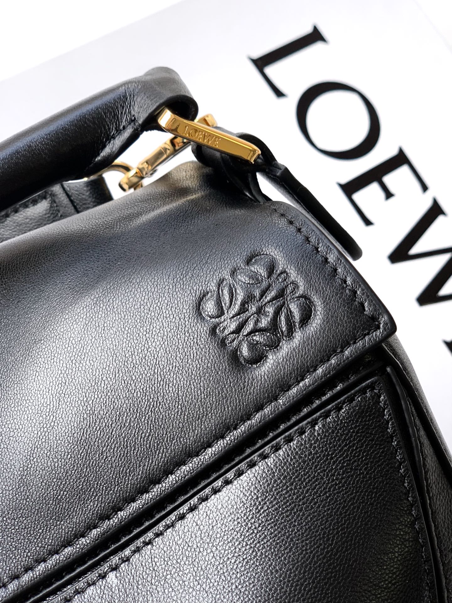 Loewe 25年最新 𝗣𝗨𝗭𝗭𝗟𝗘羊皮