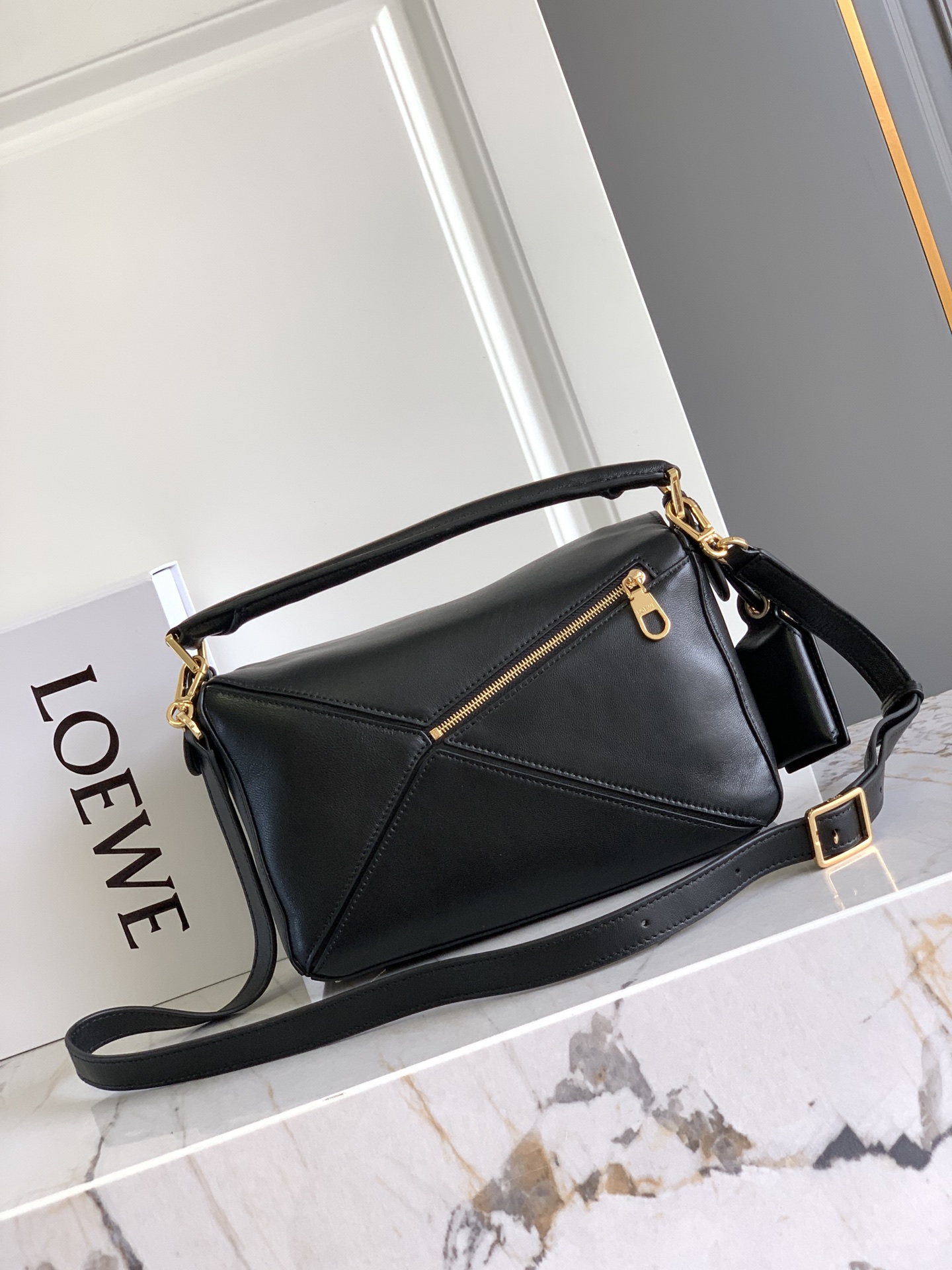 Loewe 25年最新 𝗣𝗨𝗭𝗭𝗟𝗘羊皮