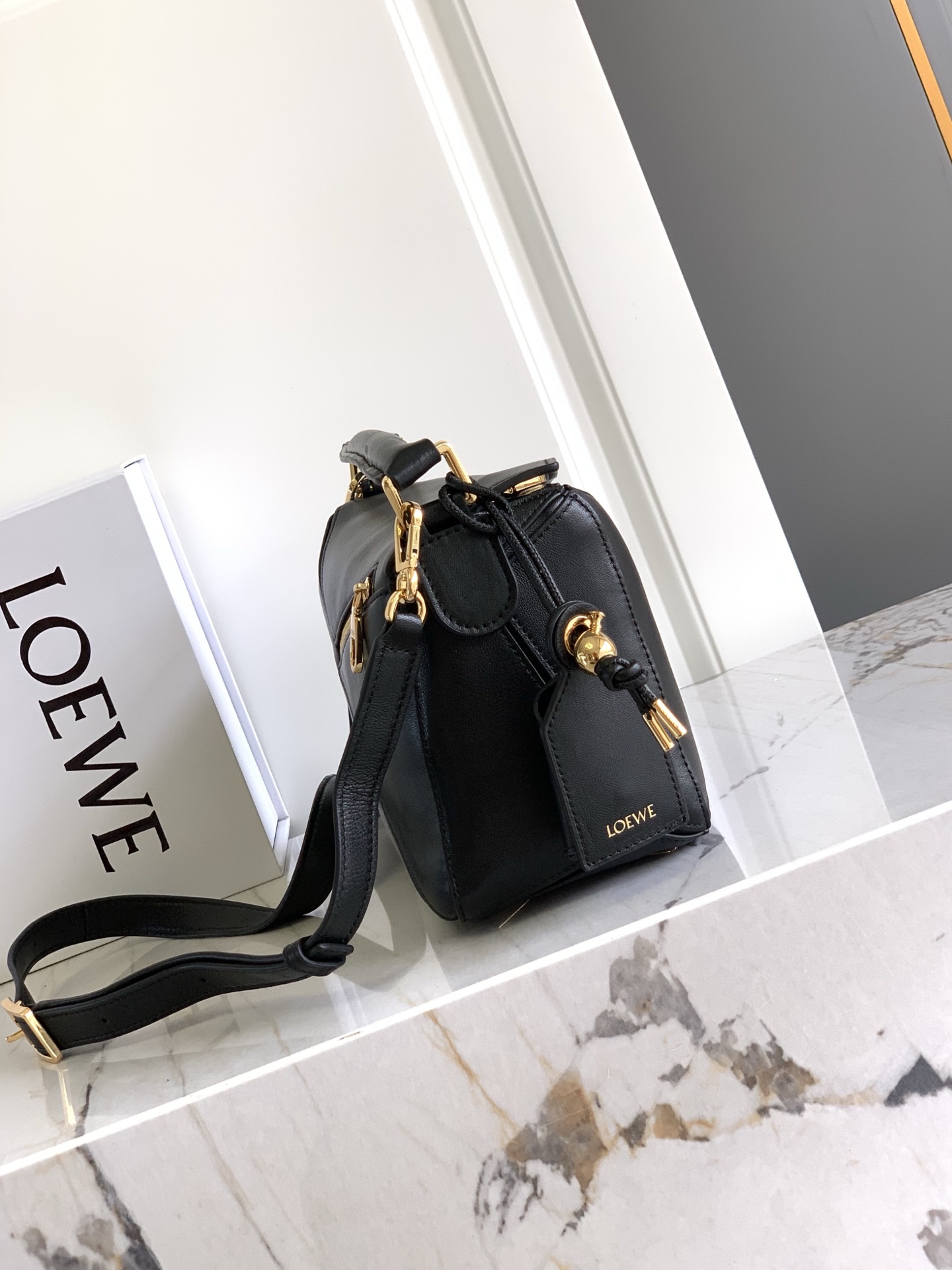 Loewe 25年最新 𝗣𝗨𝗭𝗭𝗟𝗘羊皮