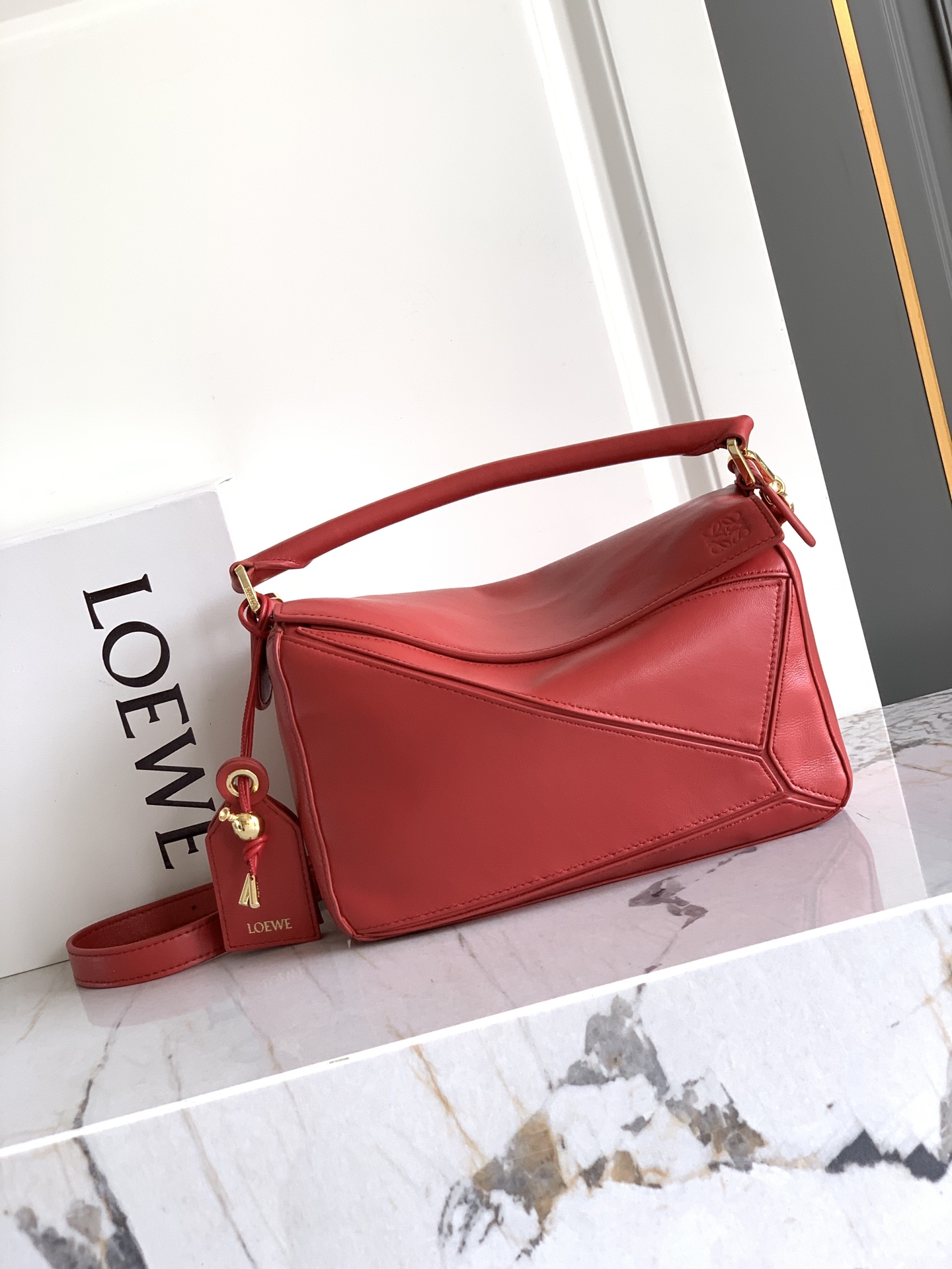 Loewe 25年最新 𝗣𝗨𝗭𝗭𝗟𝗘羊皮