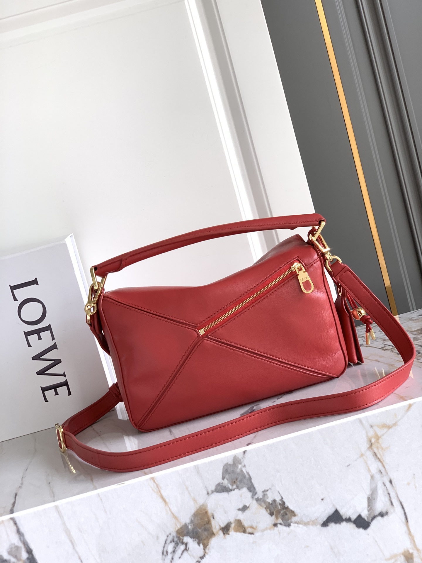 Loewe 25年最新 𝗣𝗨𝗭𝗭𝗟𝗘羊皮