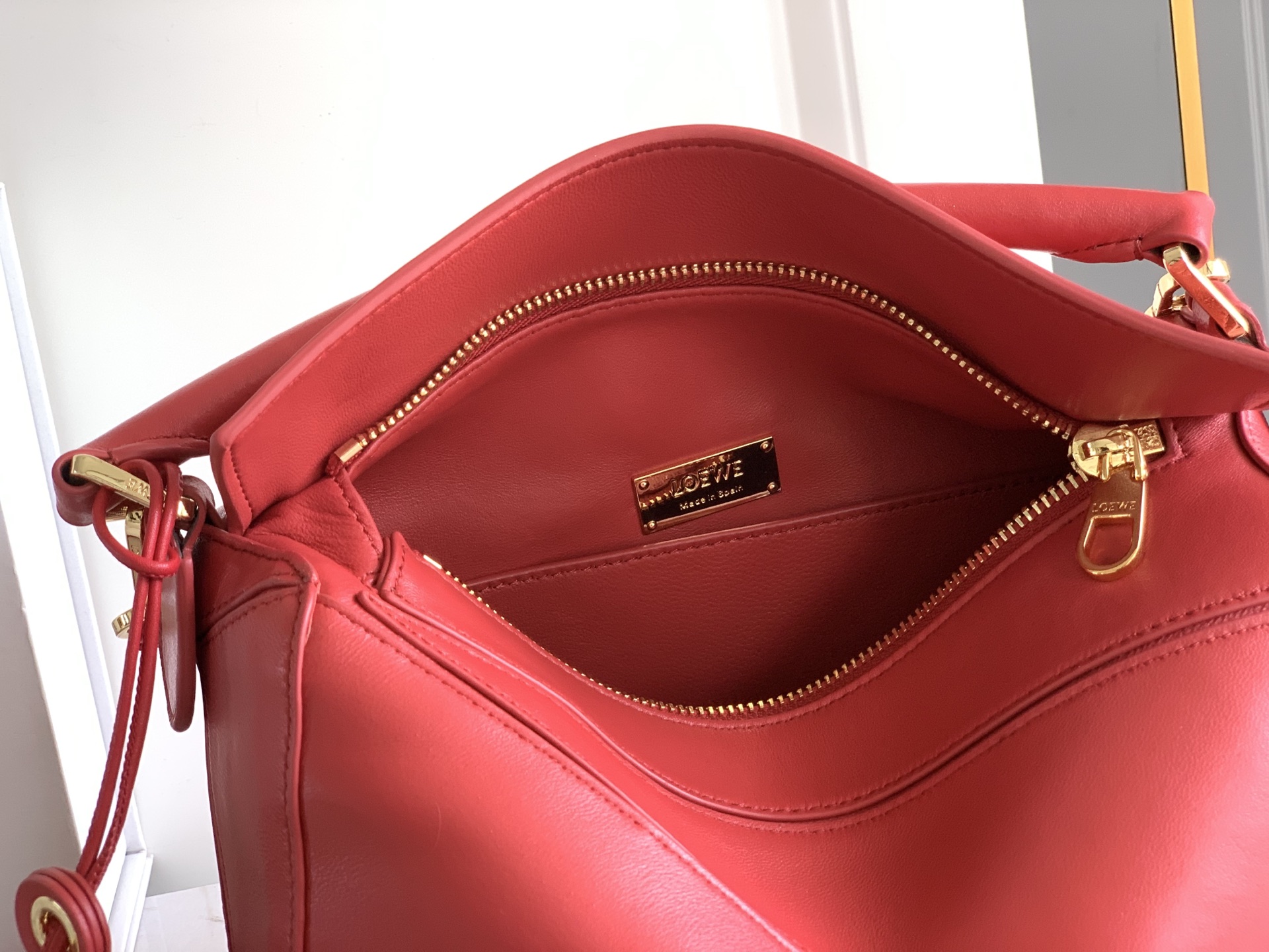 Loewe 25年最新 𝗣𝗨𝗭𝗭𝗟𝗘羊皮