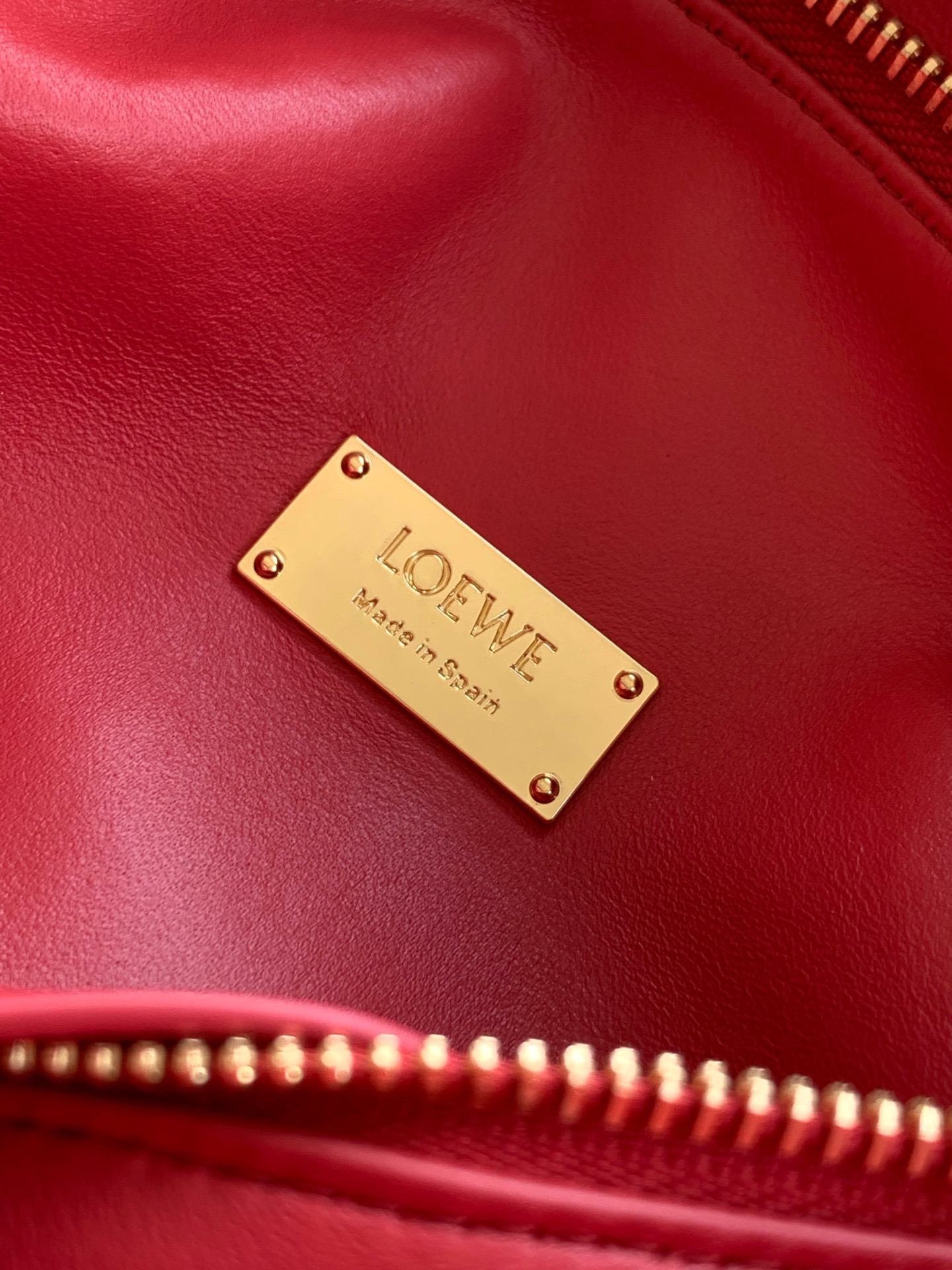 Loewe 25年最新 𝗣𝗨𝗭𝗭𝗟𝗘羊皮