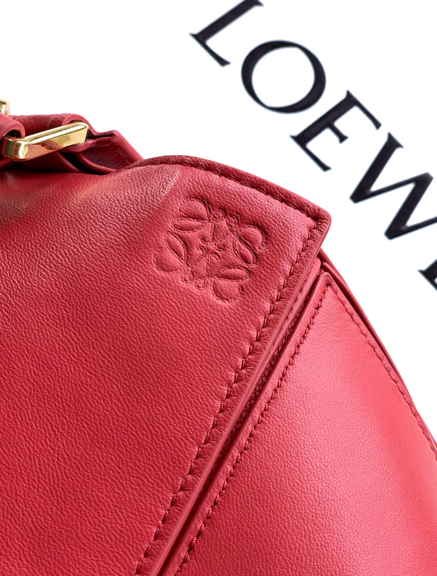 Loewe 25年最新 𝗣𝗨𝗭𝗭𝗟𝗘羊皮