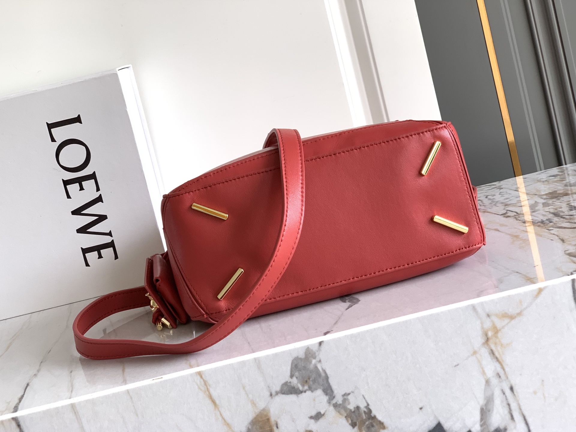 Loewe 25年最新 𝗣𝗨𝗭𝗭𝗟𝗘羊皮