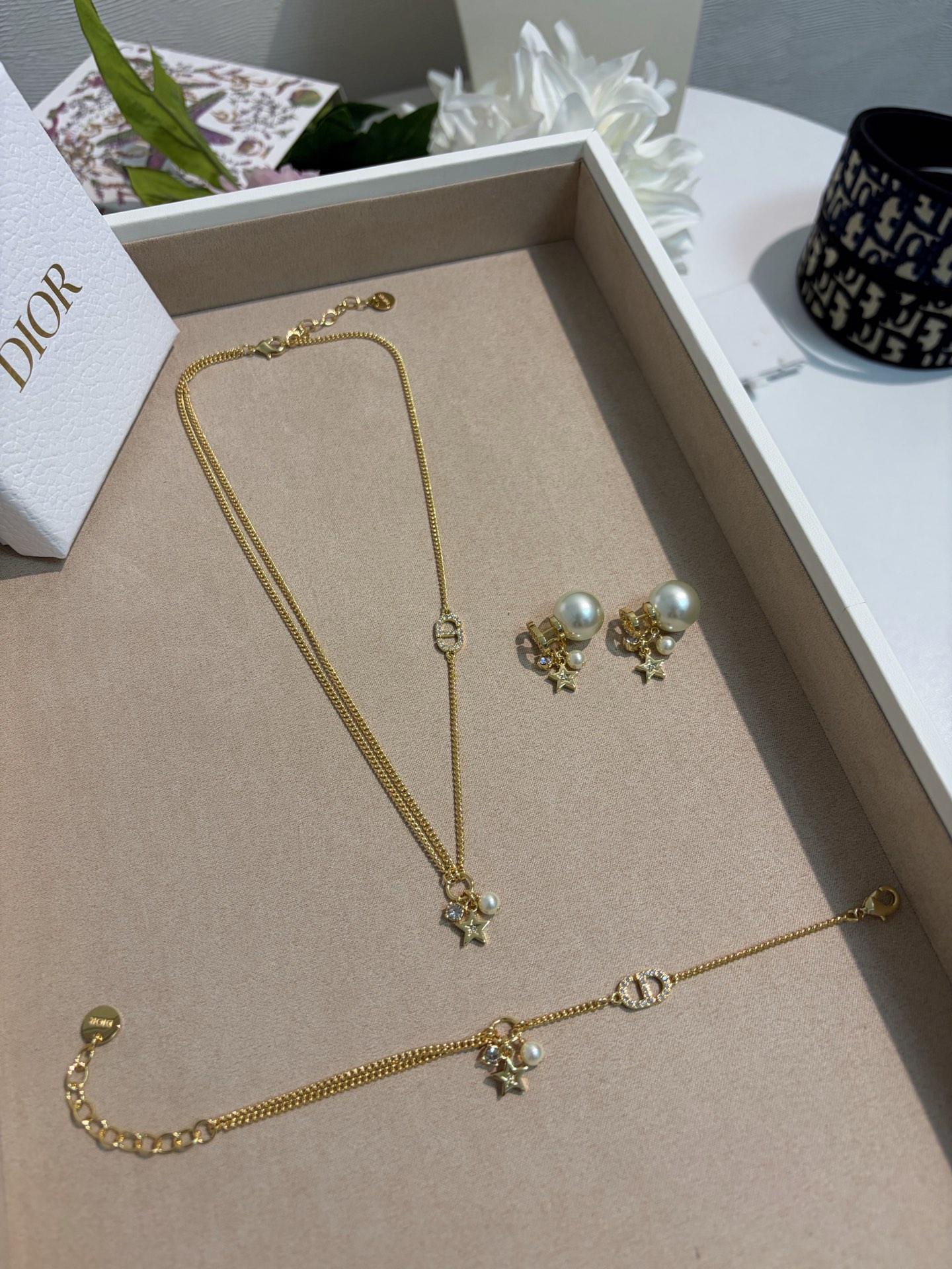 디올 귀걸이 135210 Dior Earrings 썸네일 이미지