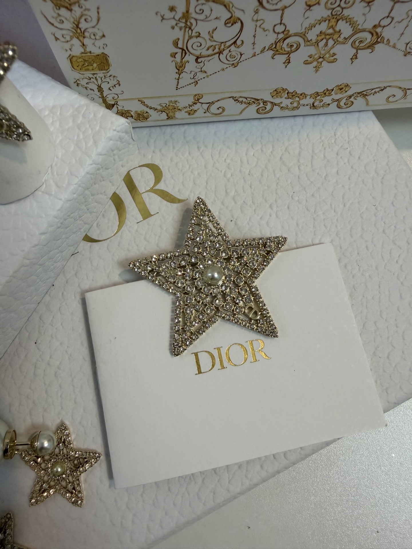 디올 귀걸이 134737 Dior Earrings 썸네일 이미지