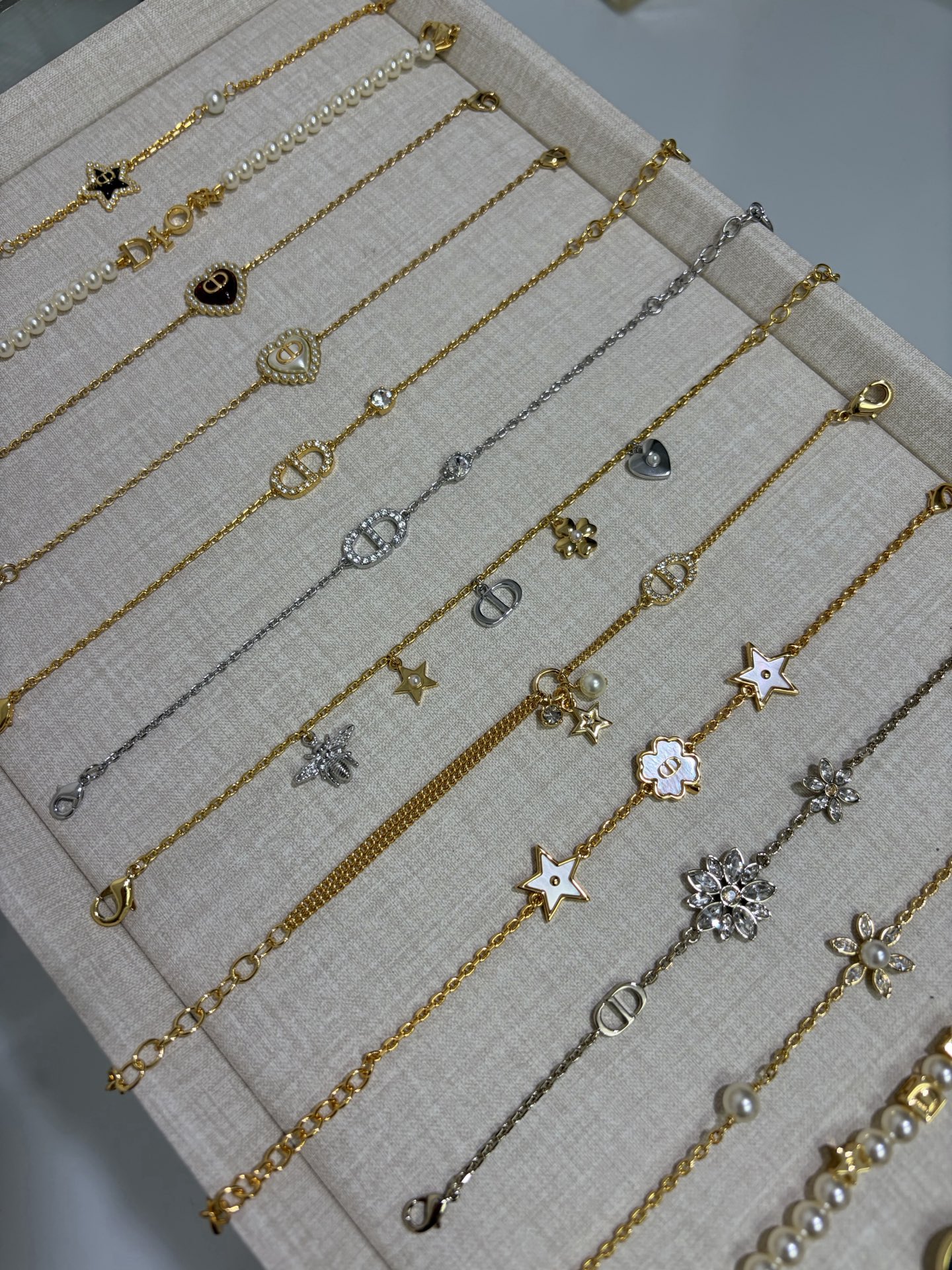 NO:766052,Dior new bracelet collection, encounter the romance of spring, dior, bracelet, Cartier high-end jewelry19860909Dior 新品手链合集 邂逅在春天的浪漫里,,dior,bracelet,卡迪亚高端饰品,Jewelry
