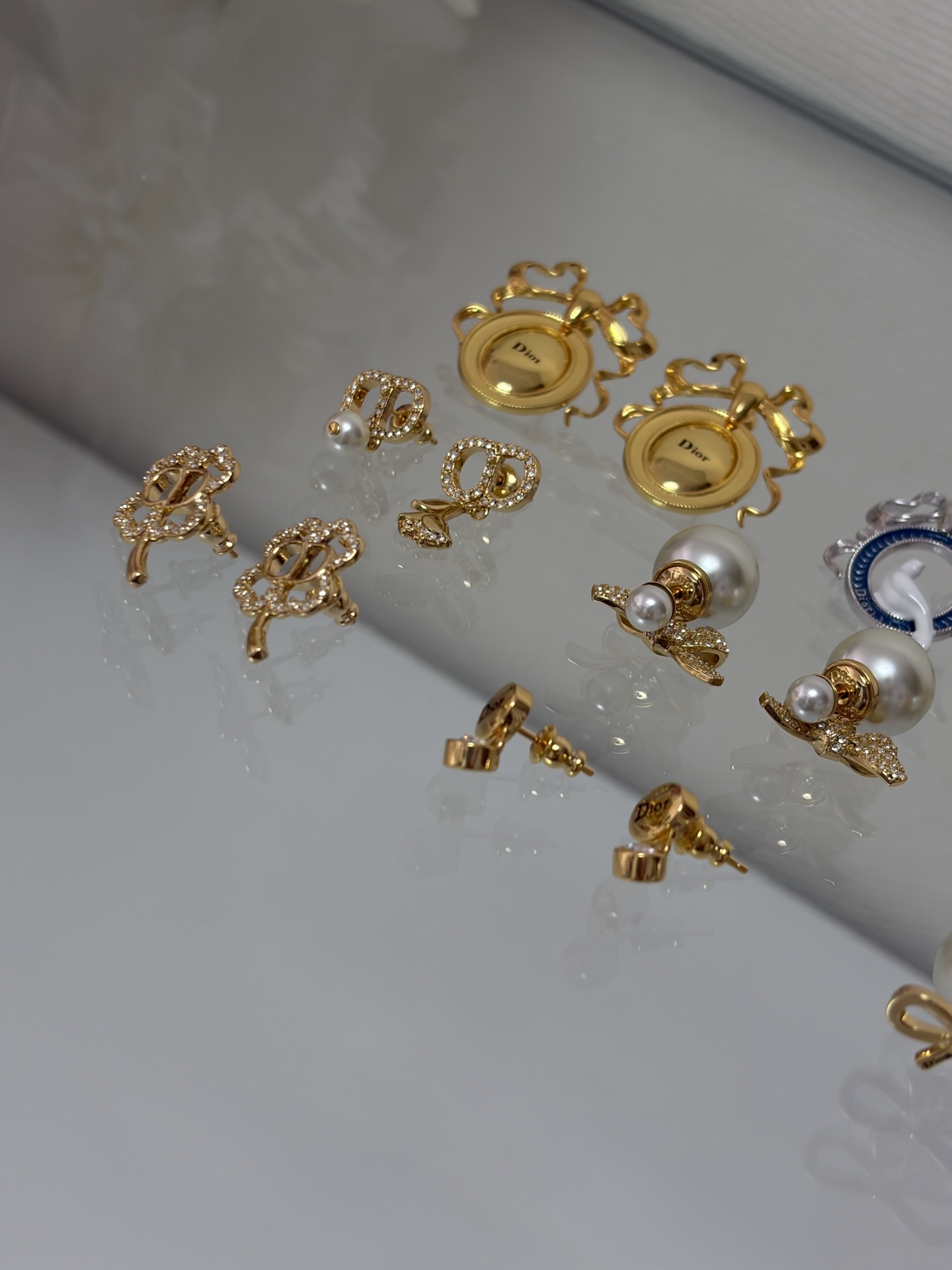 디올 귀걸이 134841 Dior Earrings 썸네일 이미지