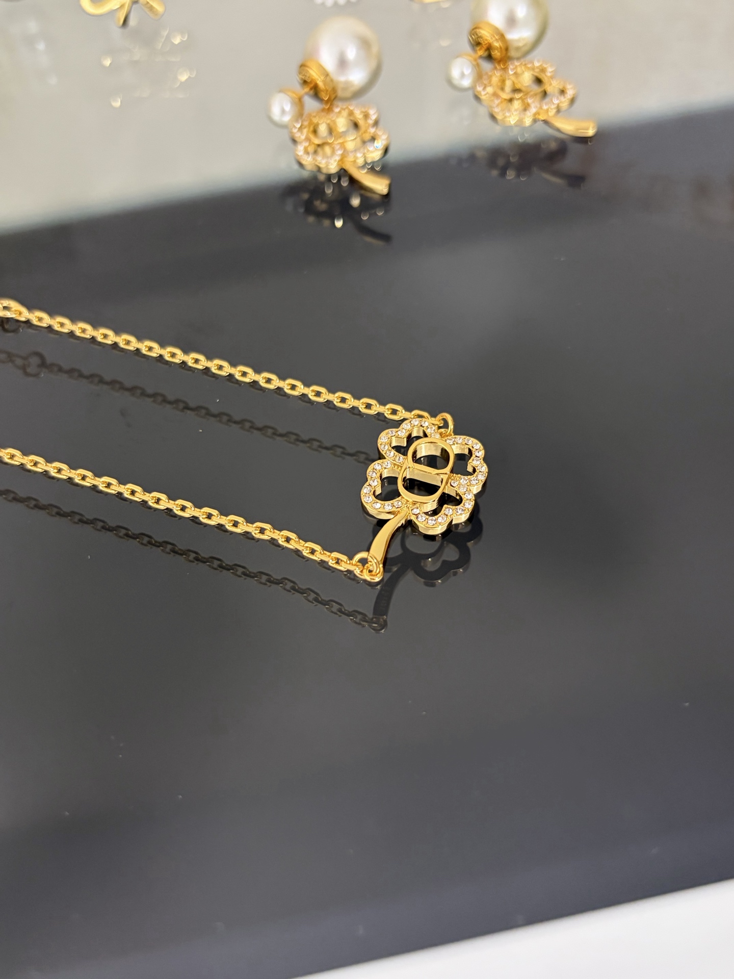 디올 귀걸이 134727 Dior Earrings 썸네일 이미지