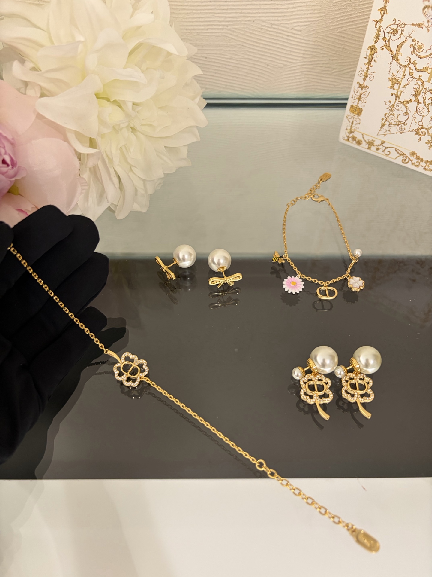디올 귀걸이 134727 Dior Earrings 썸네일 이미지
