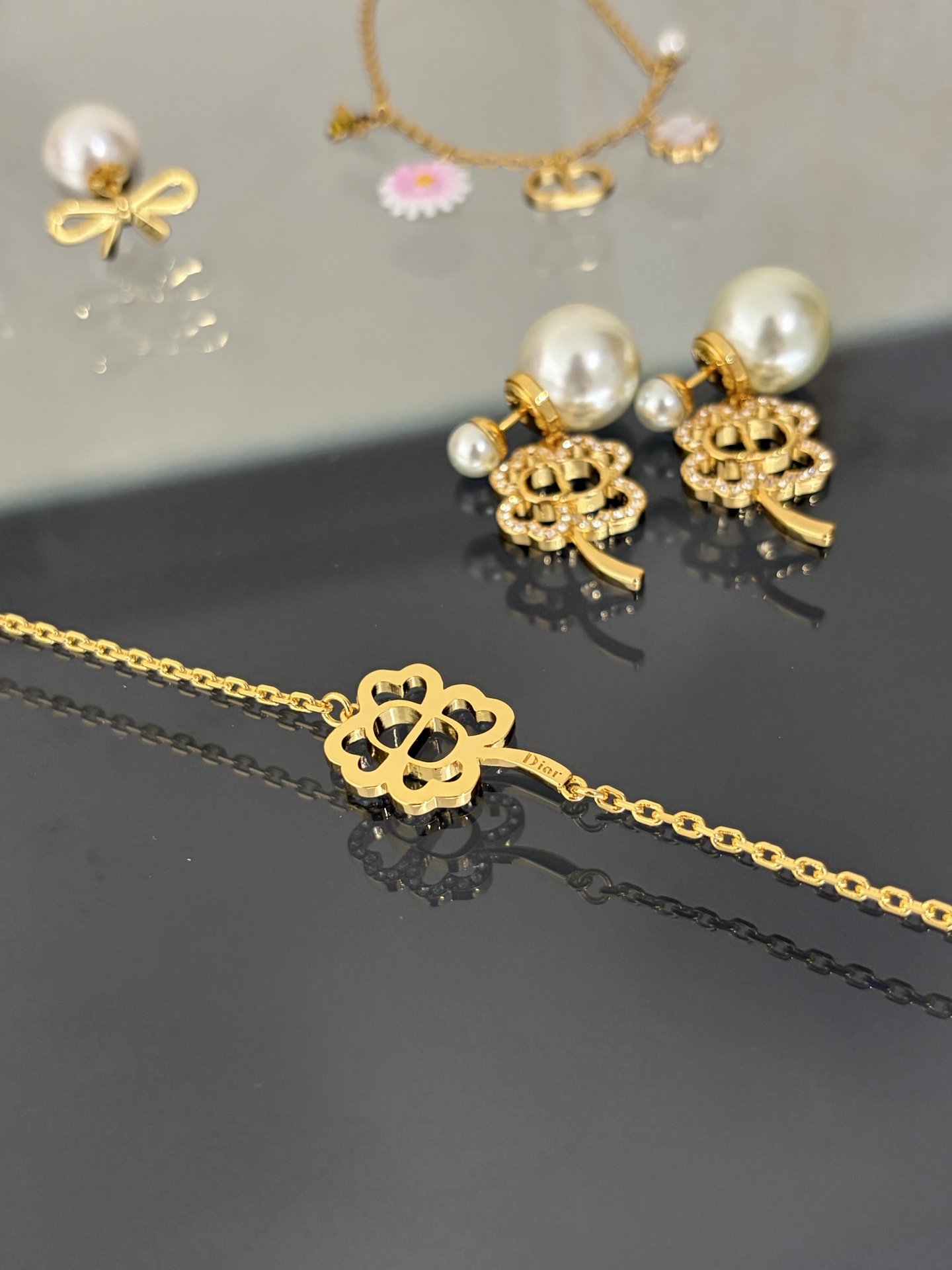 디올 귀걸이 134727 Dior Earrings 썸네일 이미지