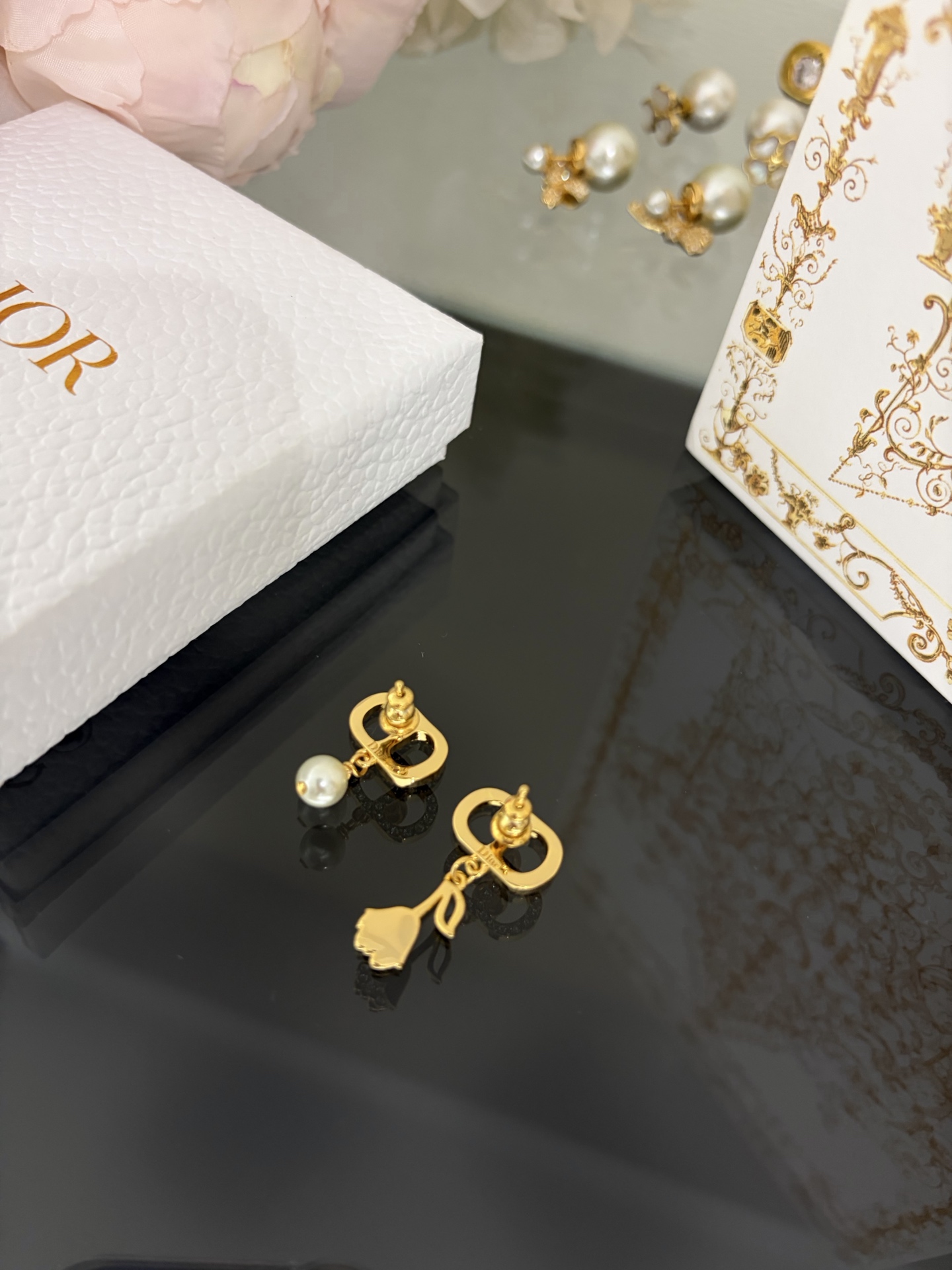 디올 귀걸이 134820 Dior Earrings 썸네일 이미지