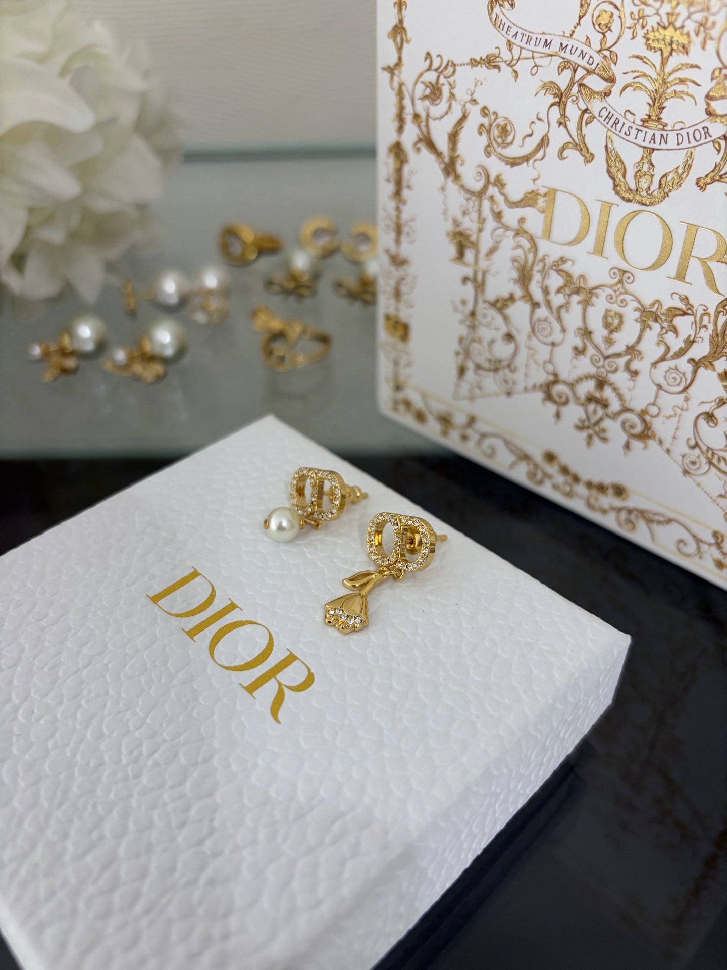 디올 귀걸이 134820 Dior Earrings 썸네일 이미지