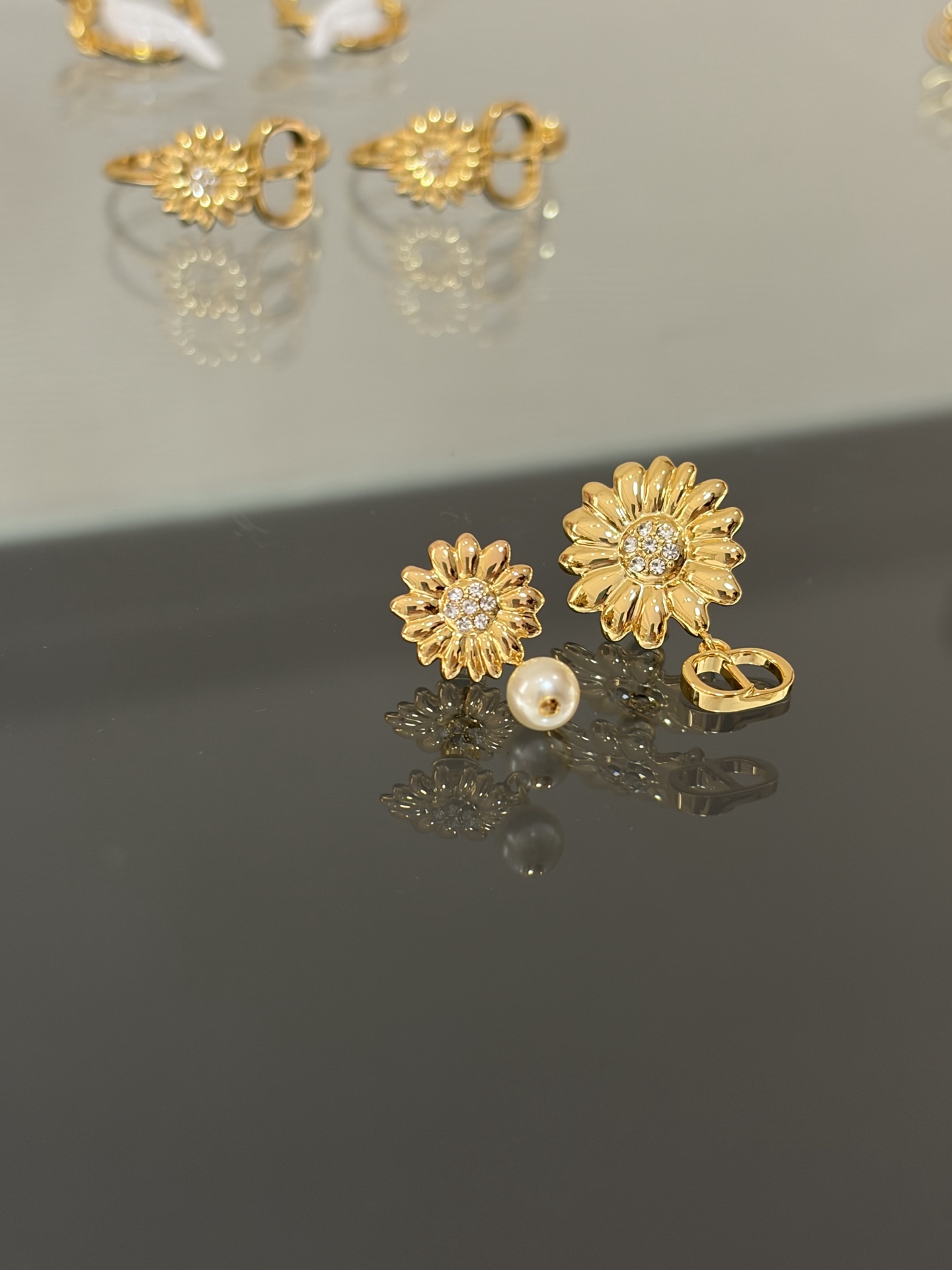 디올 26SS 귀걸이 134726 Dior Earrings 썸네일 이미지