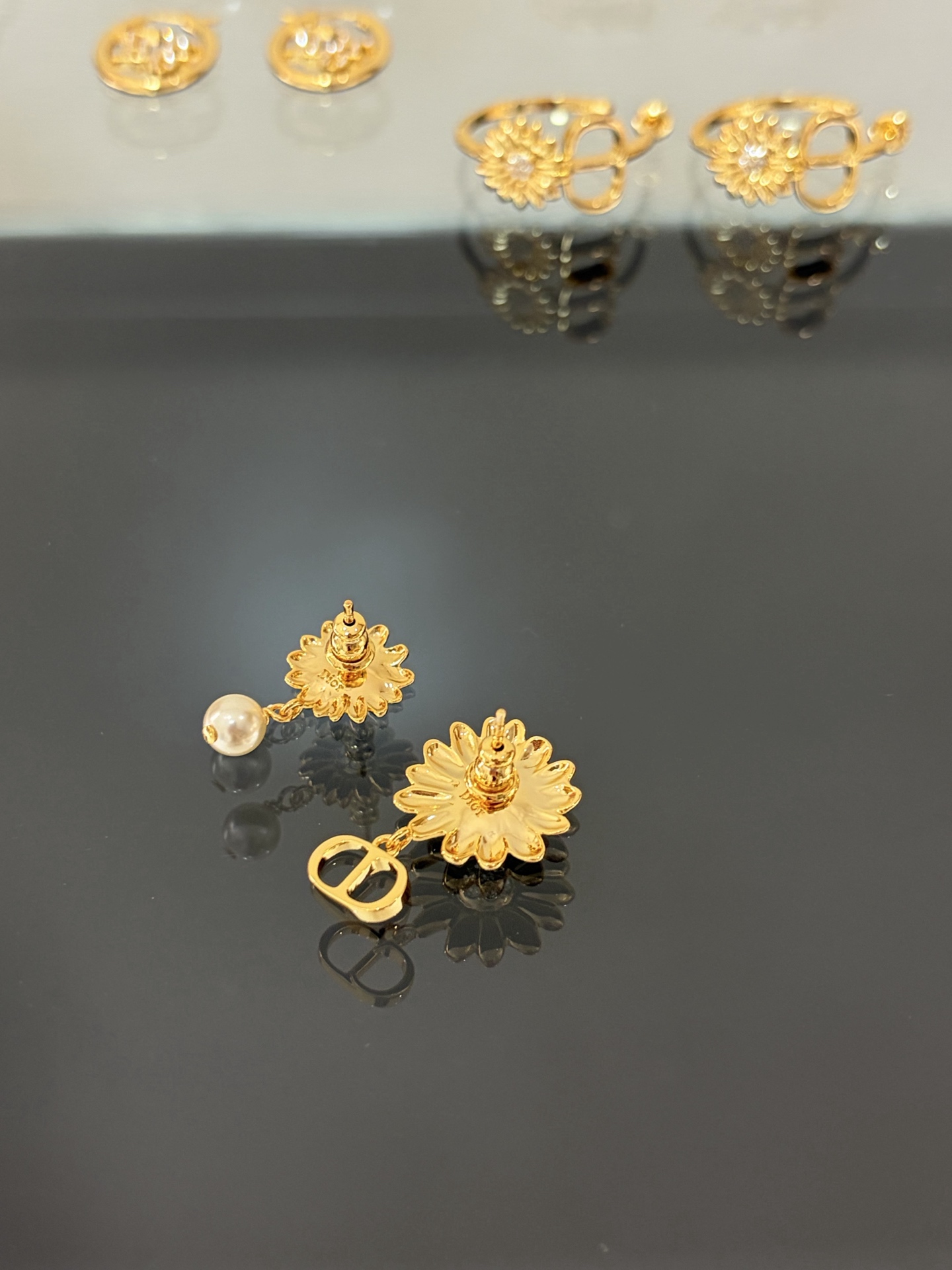 디올 26SS 귀걸이 134726 Dior Earrings 썸네일 이미지