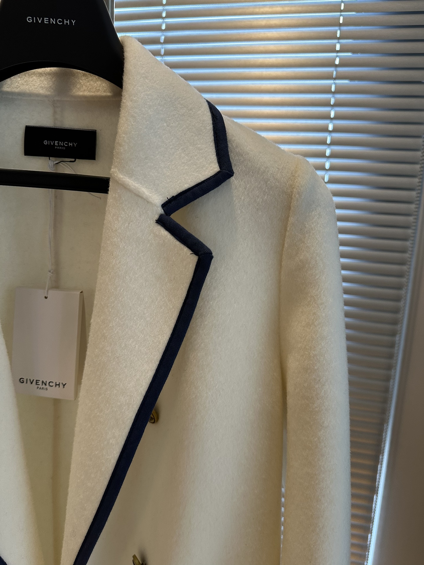 High-Quality Women’s Clothes with Branded Original Design and Dust-Proof Bags - 图片 5