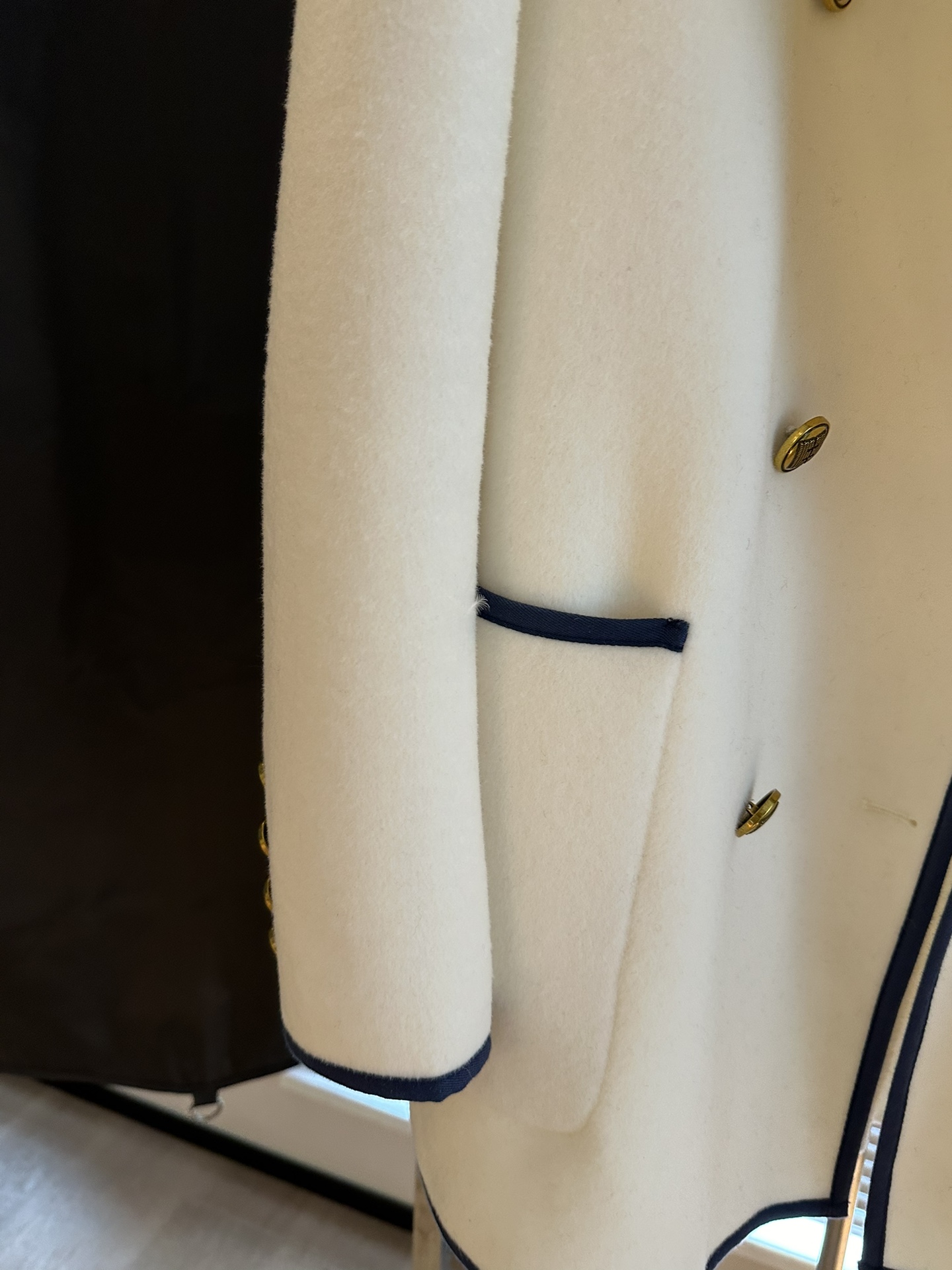 High-Quality Women’s Clothes with Branded Original Design and Dust-Proof Bags - 图片 4