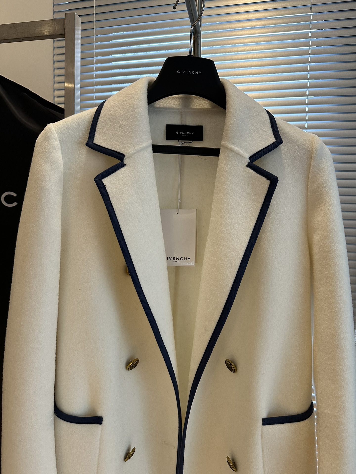 High-Quality Women’s Clothes with Branded Original Design and Dust-Proof Bags - 图片 2