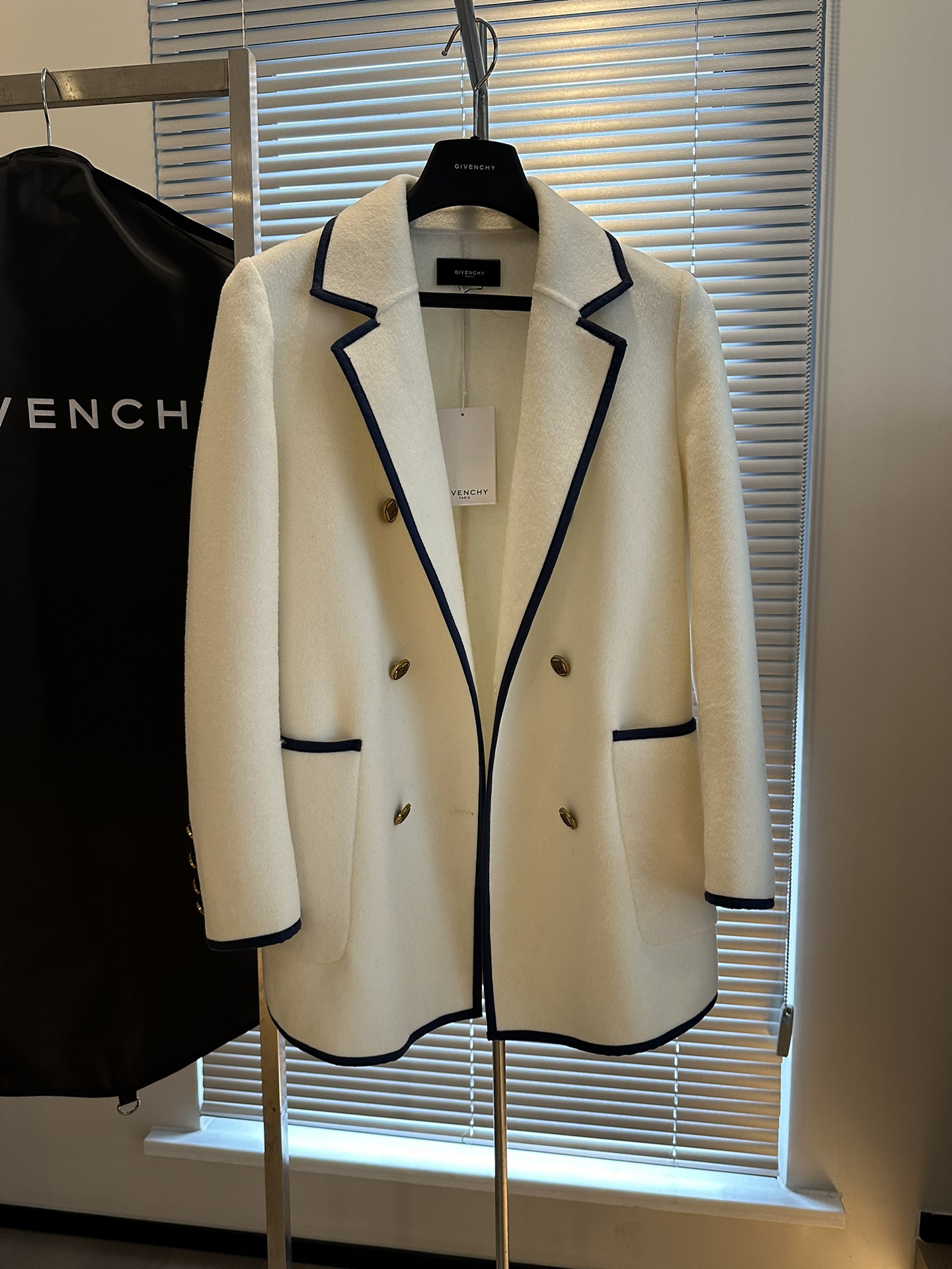 High-Quality Women’s Clothes with Branded Original Design and Dust-Proof Bags - 图片 1