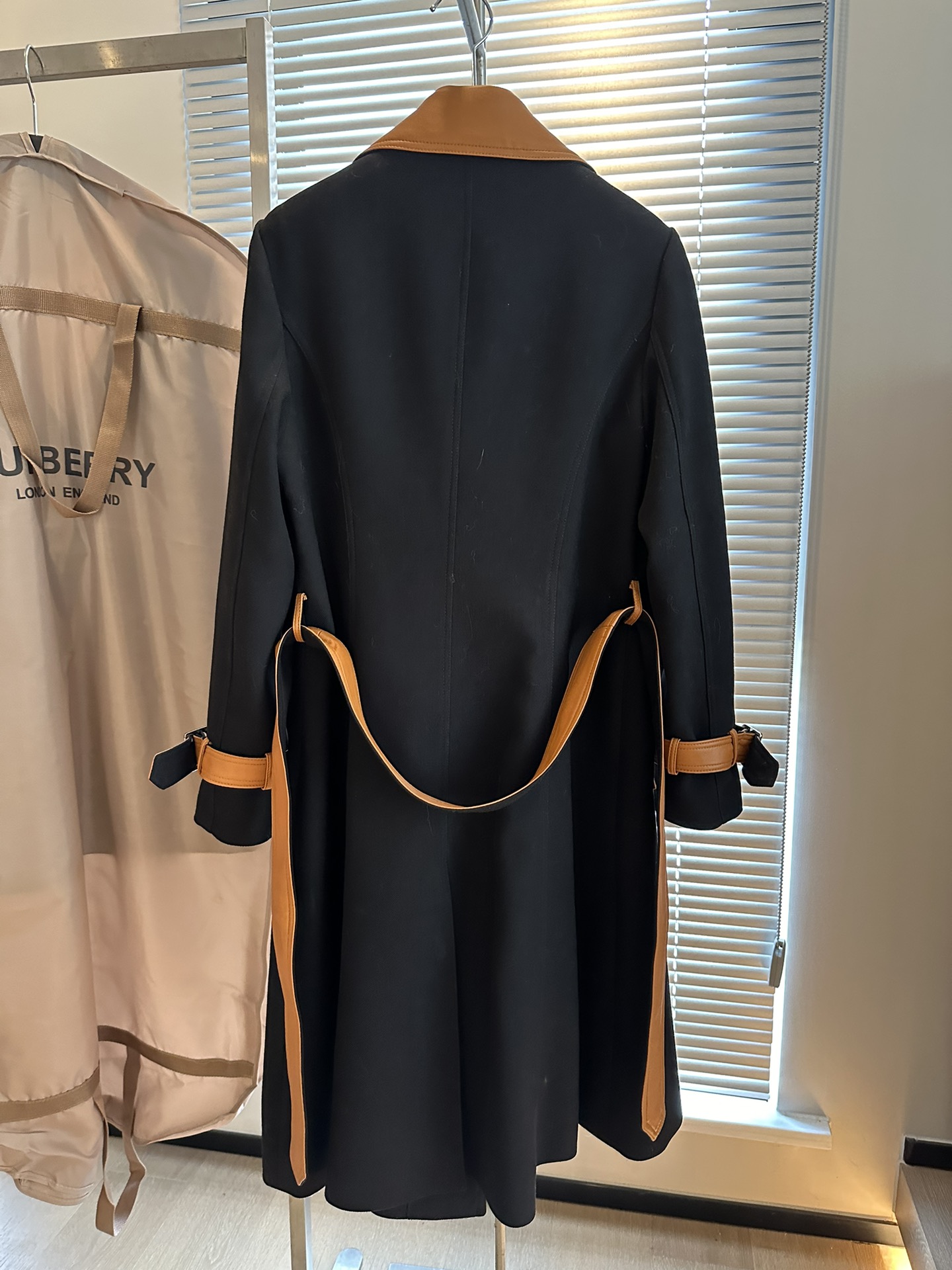 High-end Burberry Women’s Suit with Dustproof Bags: Premium Wool Coats and Sheepskin Jackets. - 图片 8