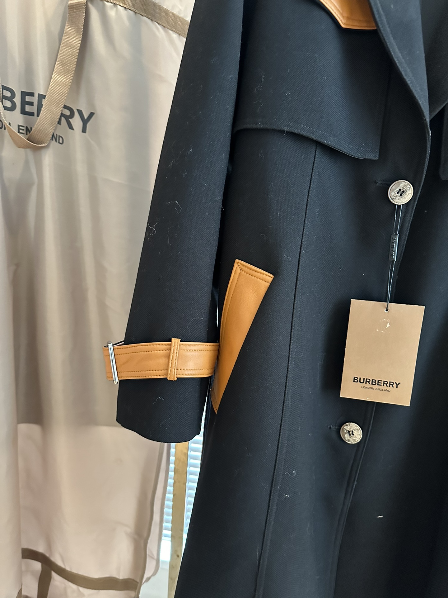 High-end Burberry Women’s Suit with Dustproof Bags: Premium Wool Coats and Sheepskin Jackets. - 图片 4