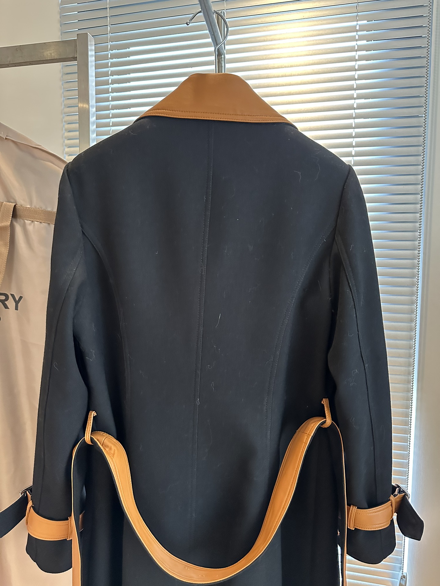High-end Burberry Women’s Suit with Dustproof Bags: Premium Wool Coats and Sheepskin Jackets. - 图片 9
