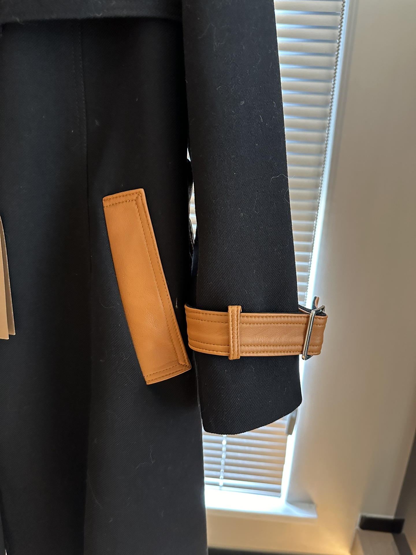 High-end Burberry Women’s Suit with Dustproof Bags: Premium Wool Coats and Sheepskin Jackets. - 图片 6