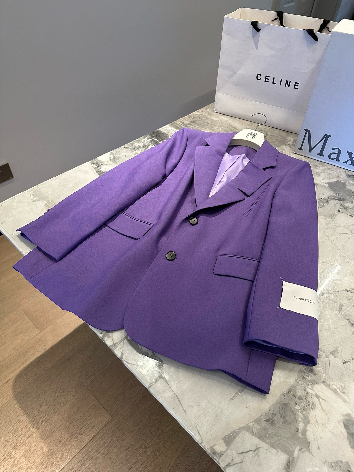 NO:638377,LOEW* Luo Yiwei has extraordinary taste | This suit is really fan-favorite. Trendy high-end Korean fabrics. High-end high-thread count cotton materials. No-iron technology. The upper body is full of high-end feeling visible to the naked eye. One size fits all. Bust 106. Length 70. Benefit flash sale, special price. No return, no exchange, no free shipping, loewe, loewe, business suit, alexander wang19860909LOEW*罗意威 品味不凡 | 这款西装真的太有fan了 潮款高端韩国面料 高端高支棉材质用料 免熨烫工艺 上身肉眼可见的满满高级感 均码 胸围106 衣长70 福利秒杀,特价 不退不换不包邮,loewe,loewe,business suit,alexander wang,Women's clothing