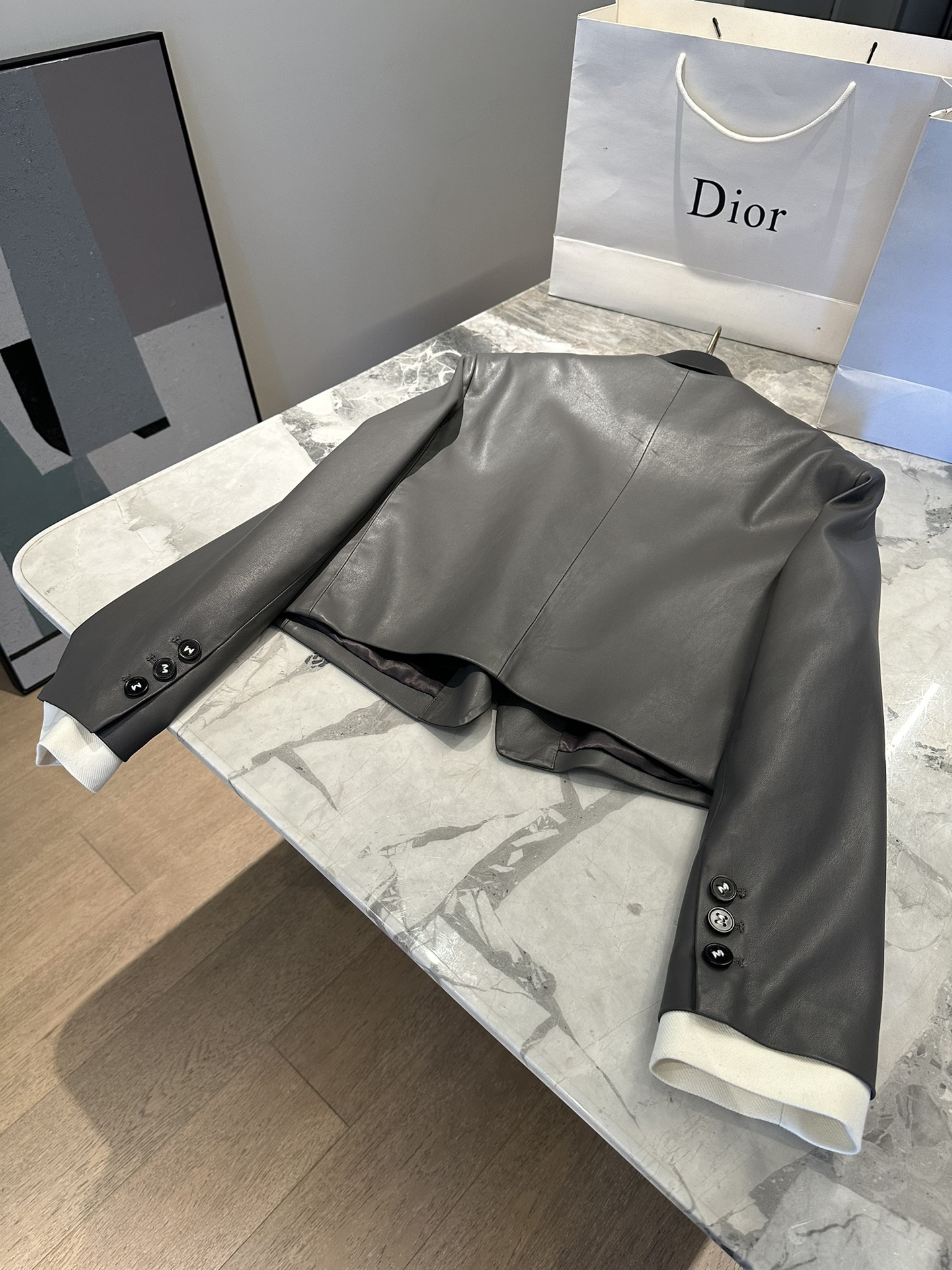 High-End Women’s Suit: MM6 Margiela’s New Leather Suit with Dustproof Bags - 图片 8