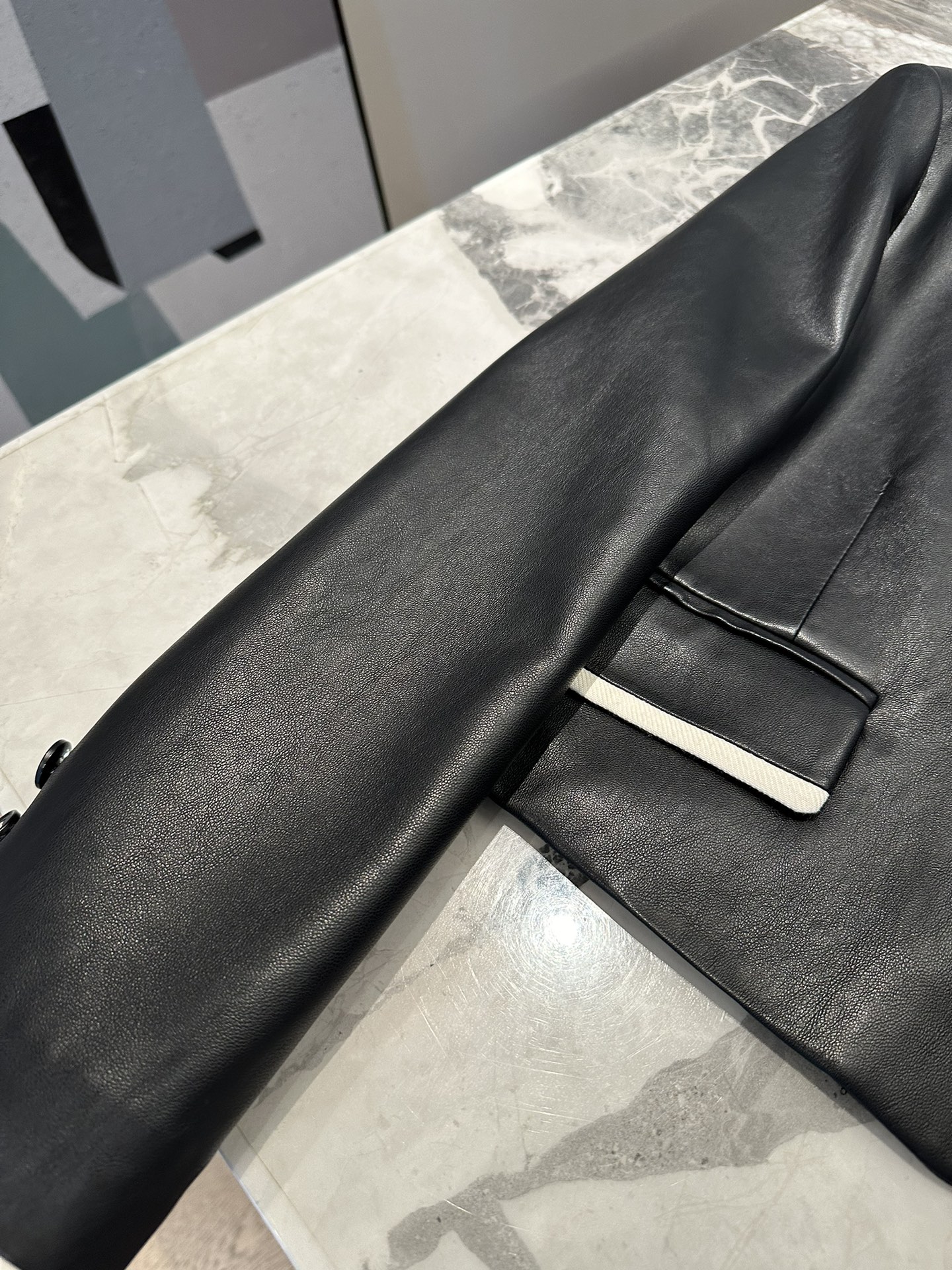 High-End Women’s Suit: MM6 Margila’s New Leather Suit with Dustproof Bags - 图片 4