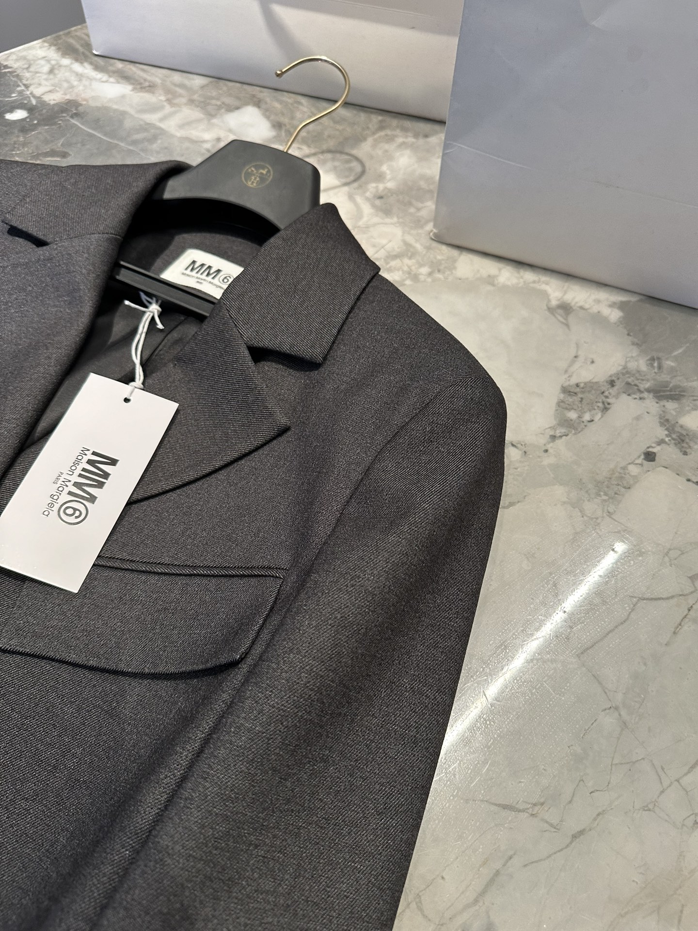 High-end MM6 Magella Women’s Suit with Exclusive Logo: High-Quality Fall Design - 图片 5