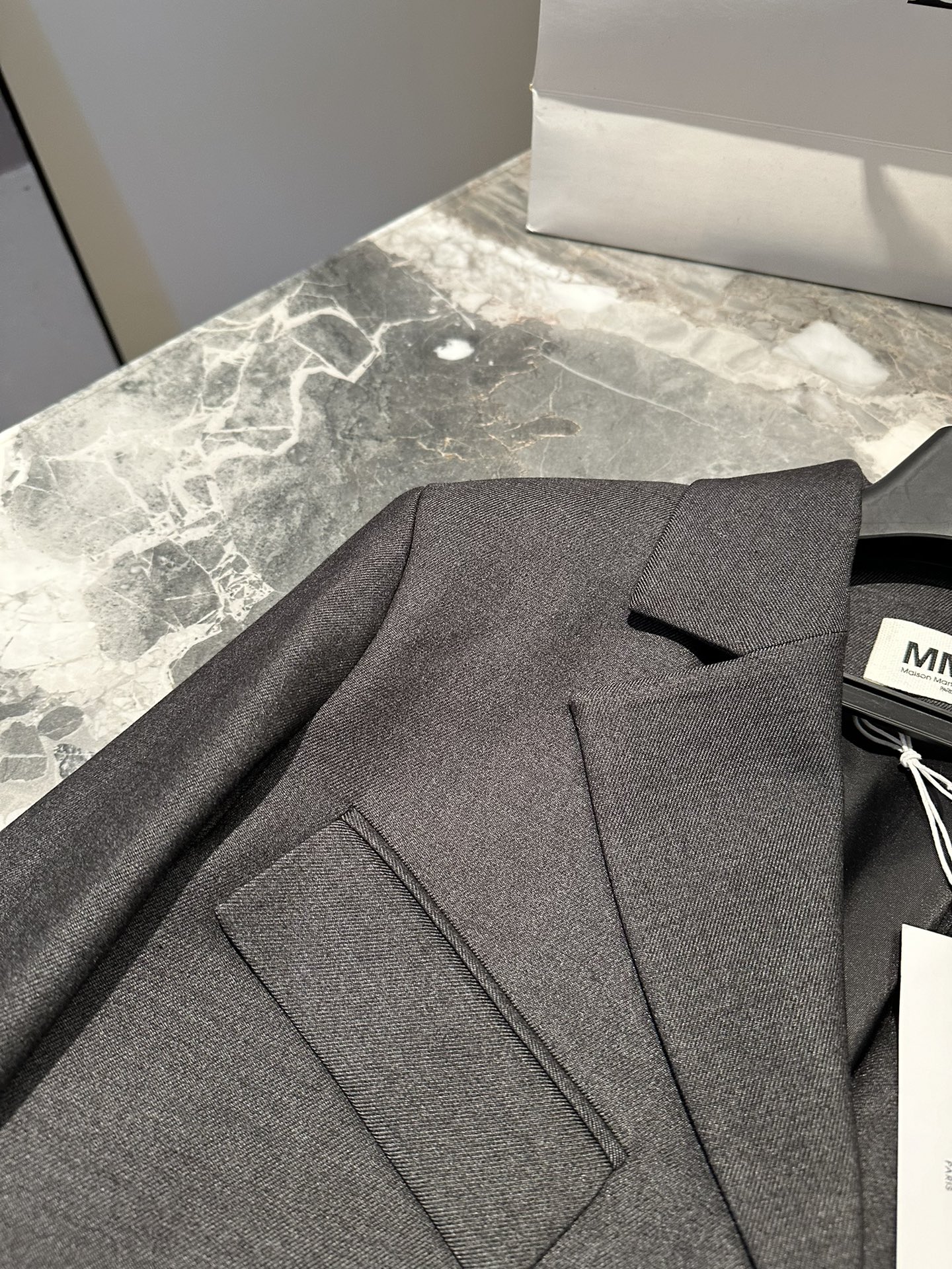 High-end MM6 Magella Women’s Suit with Exclusive Logo: High-Quality Fall Design - 图片 3
