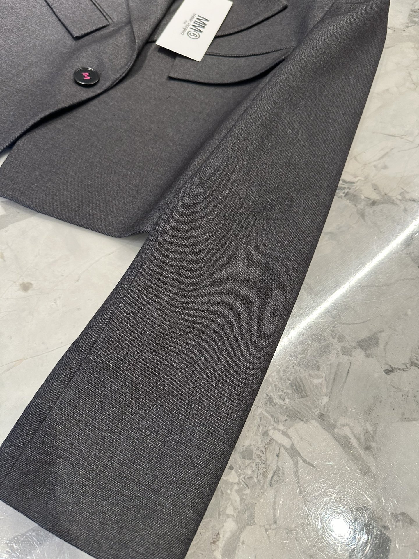 High-end MM6 Magella Women’s Suit with Exclusive Logo: High-Quality Fall Design - 图片 6