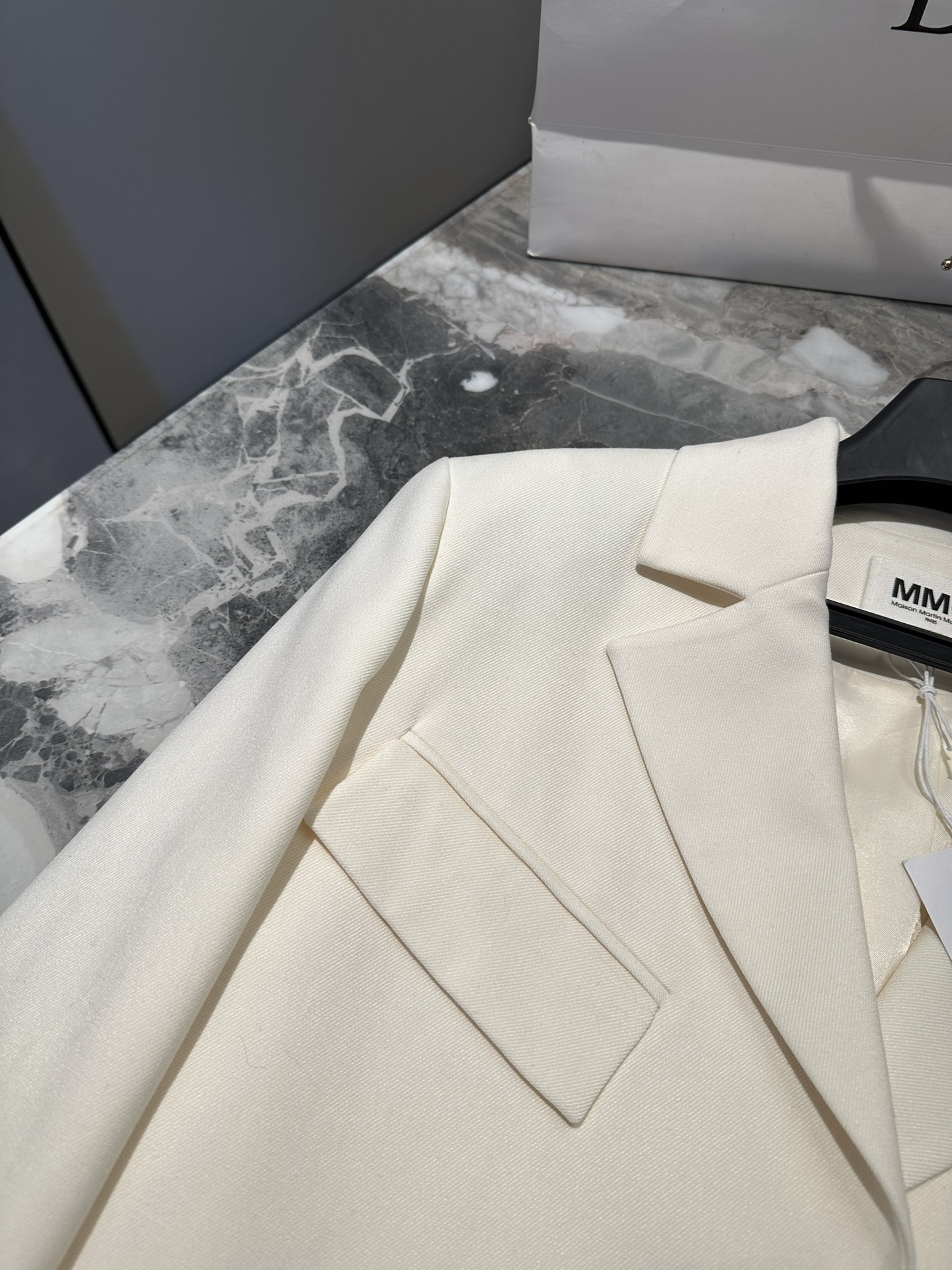High-end Women’s Wool Suit with Dustproof Bag and Exclusive English Logo - 图片 3